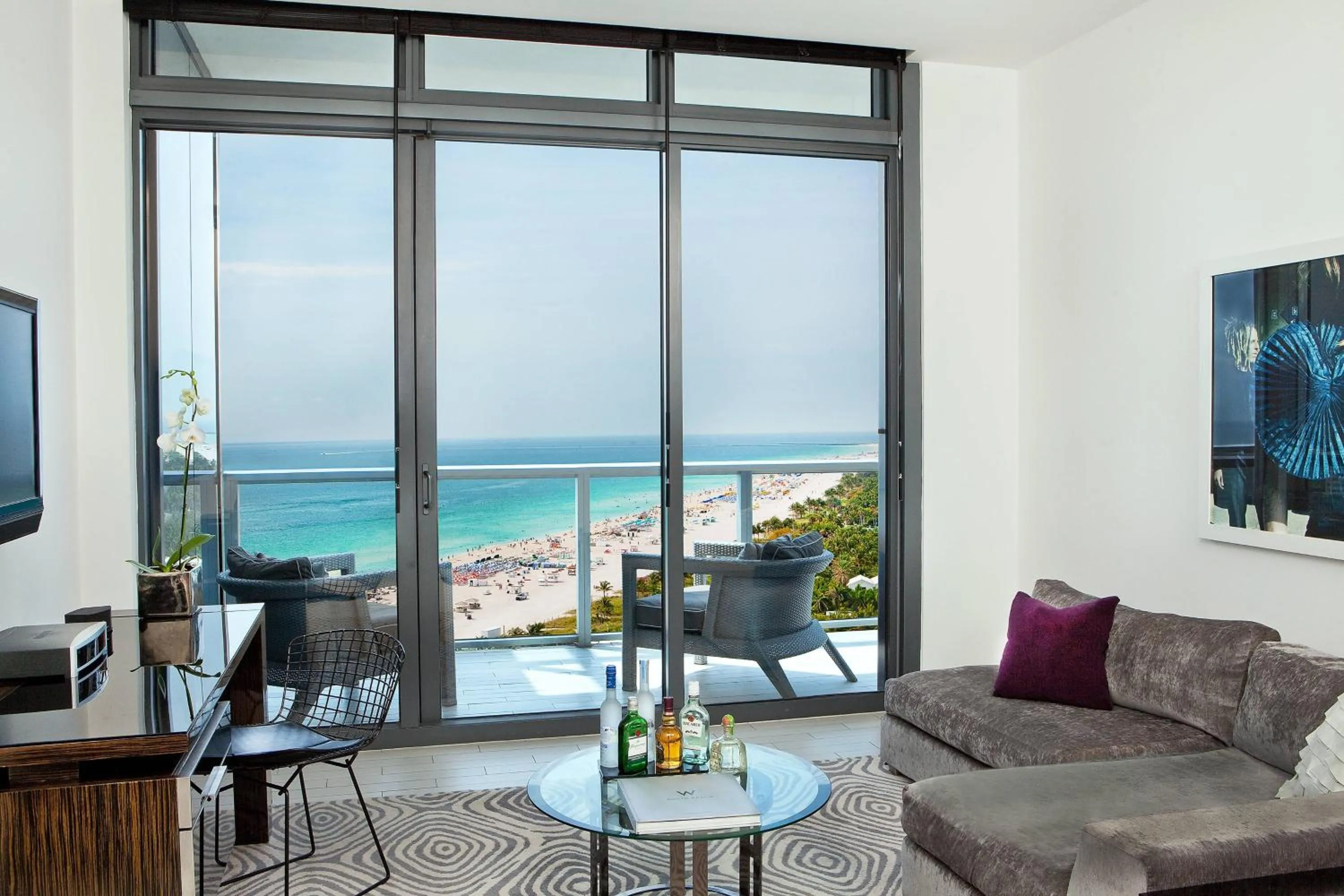 Photo of the whole room in W South Beach