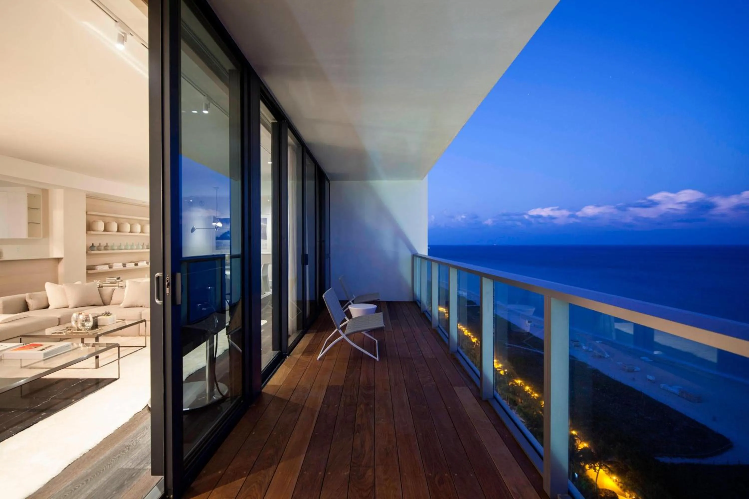 Photo of the whole room in W South Beach