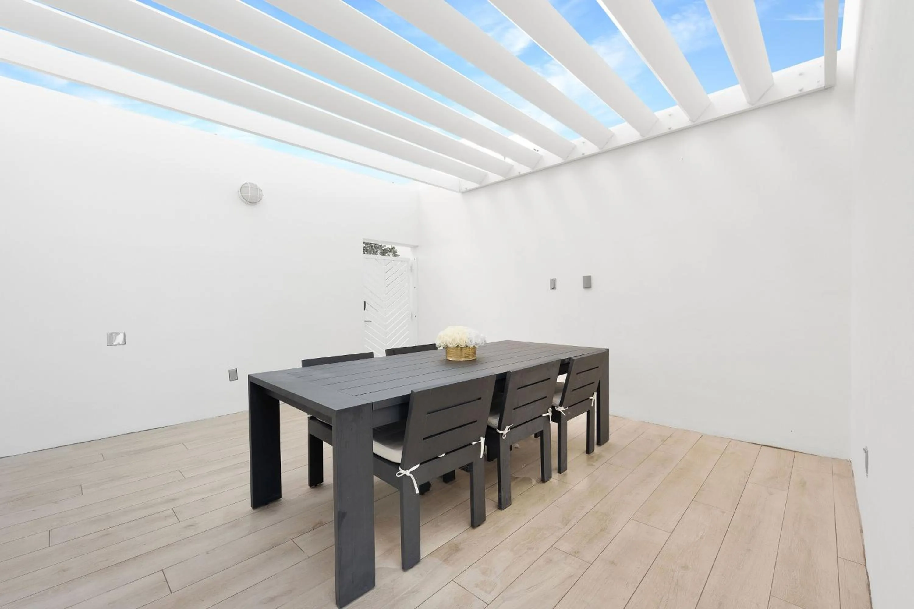 Photo of the whole room in W South Beach