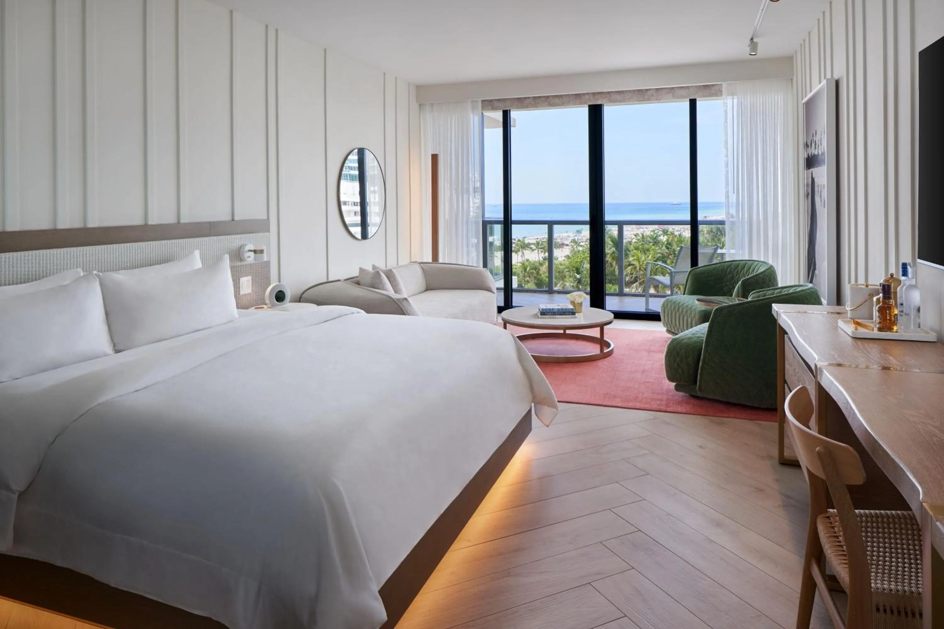 Photo of the whole room, Bed in W South Beach