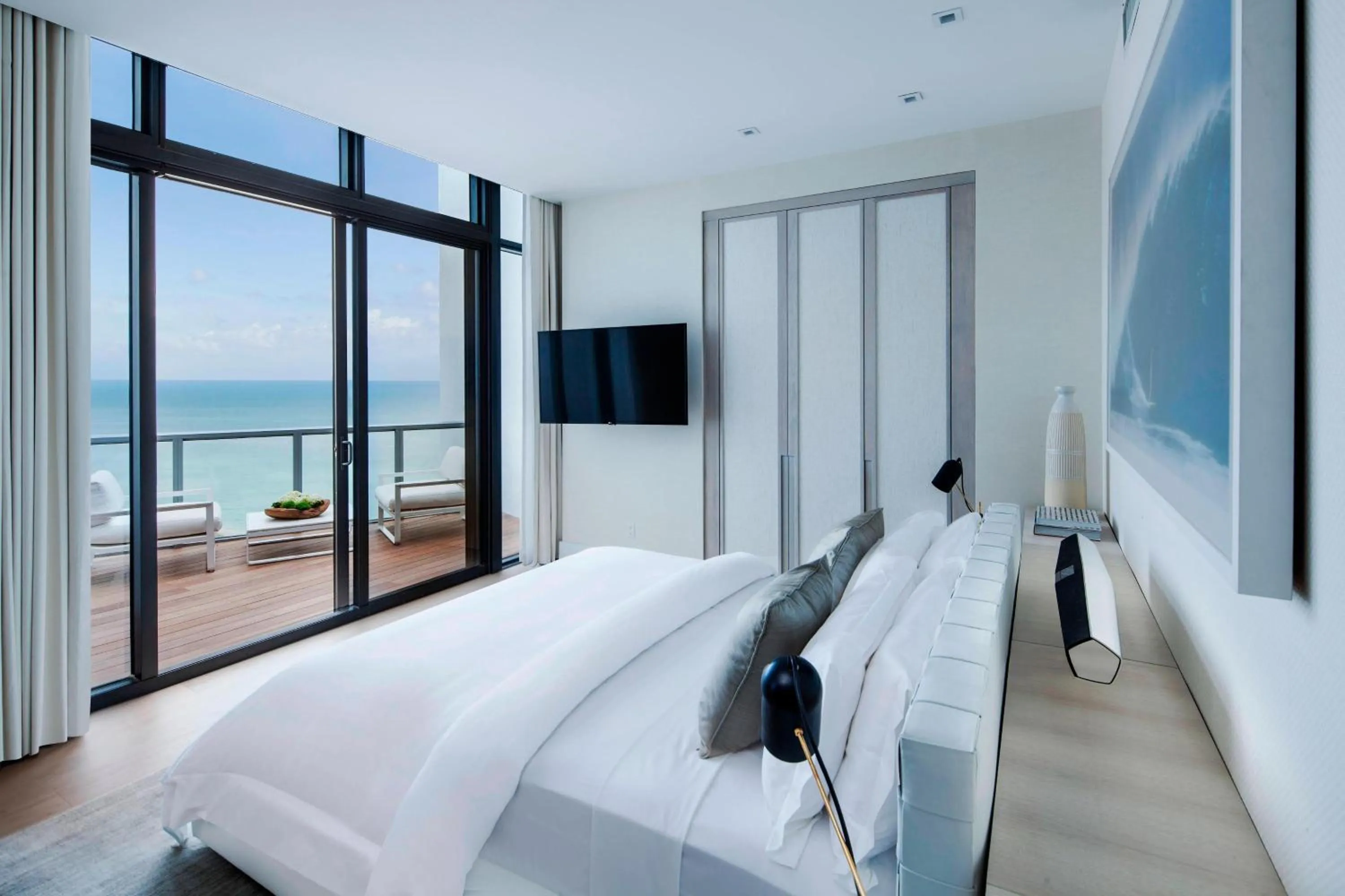 Bedroom, Bed in W South Beach