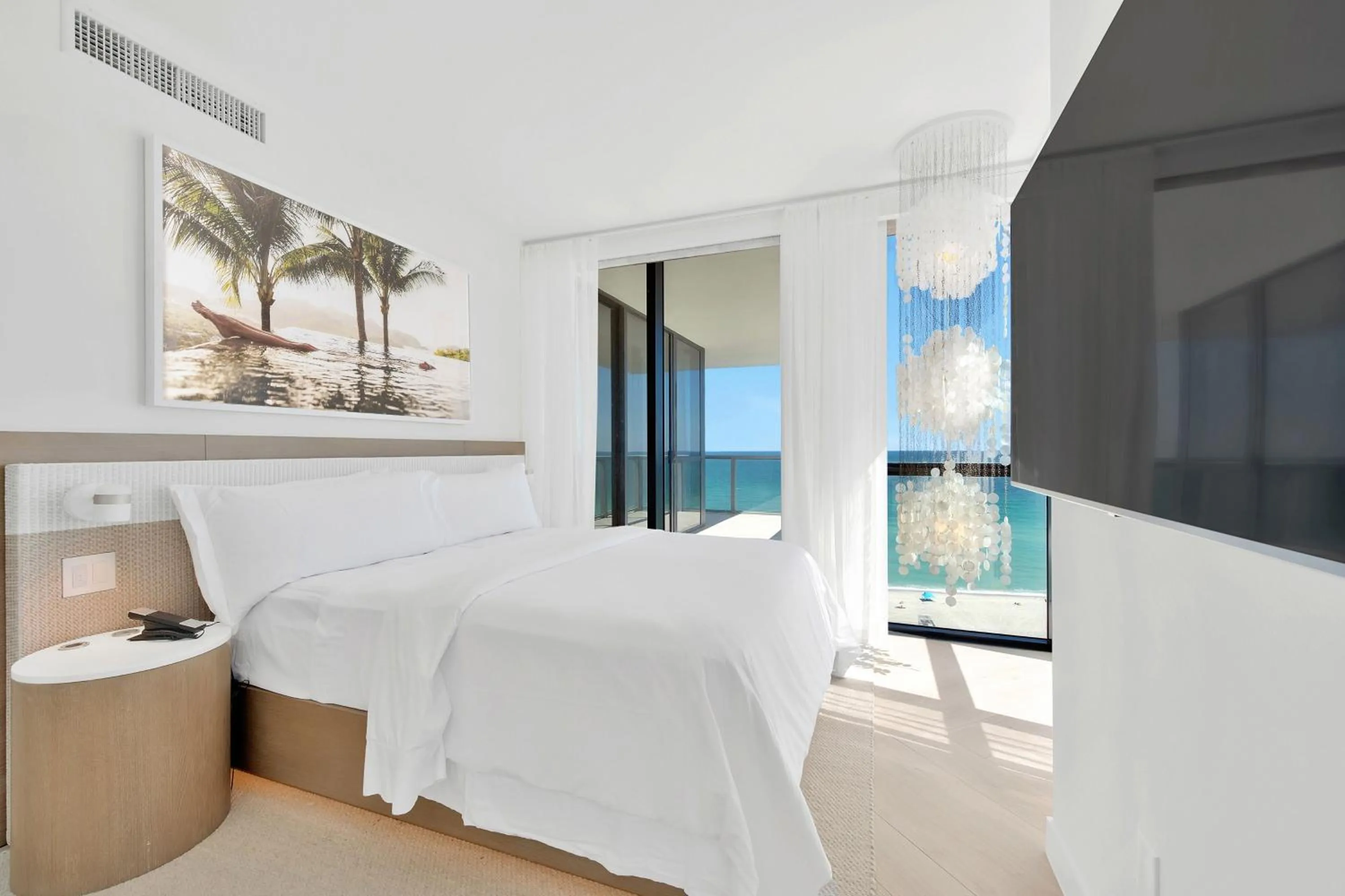 Bedroom, Bed in W South Beach