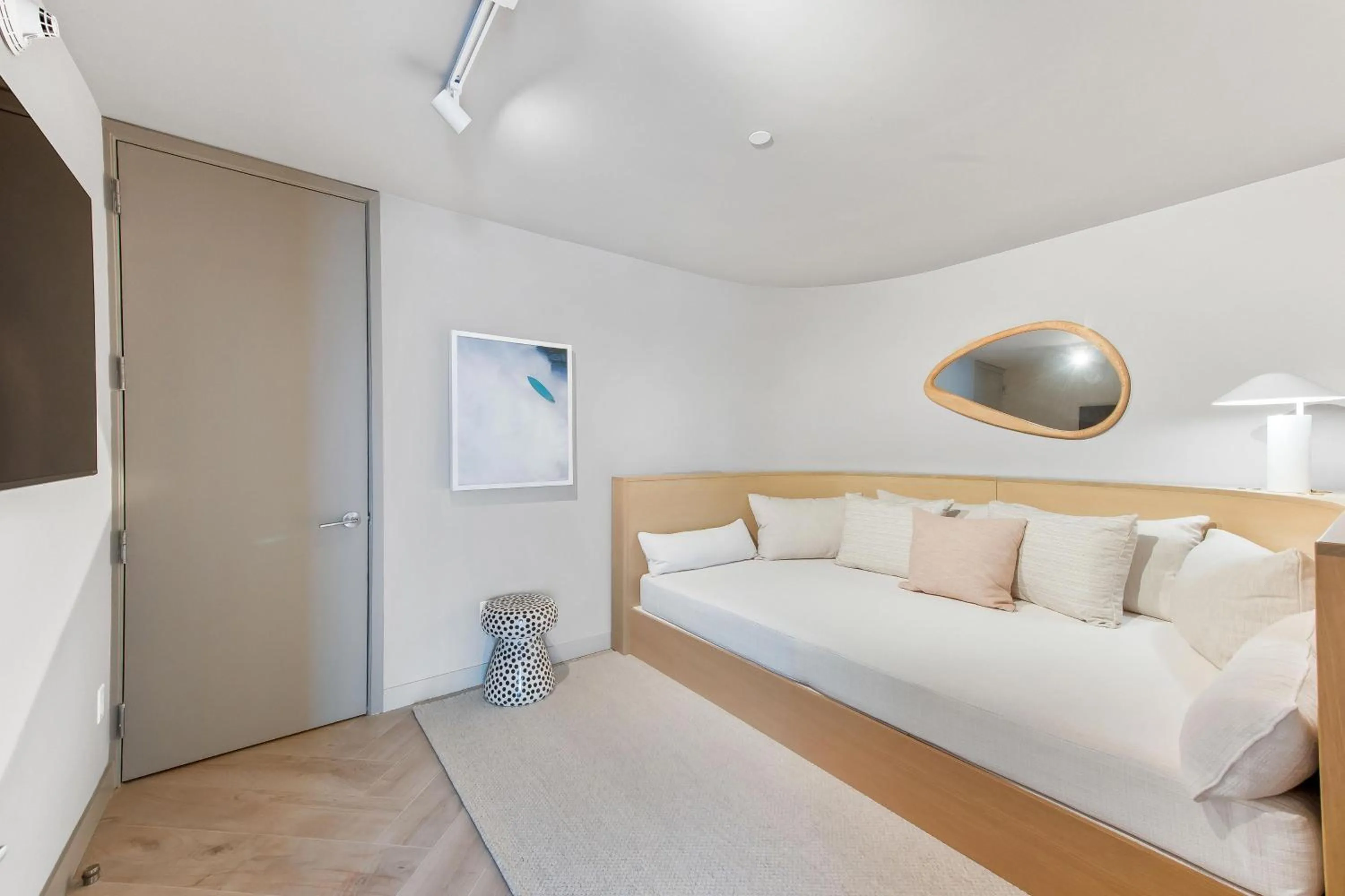 Bedroom, Bed in W South Beach