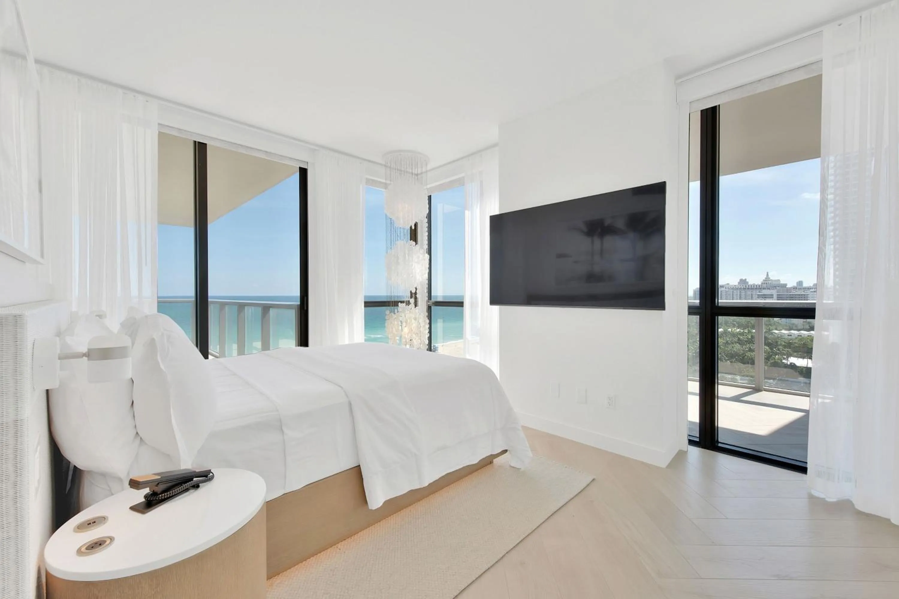 Bedroom, Bed in W South Beach