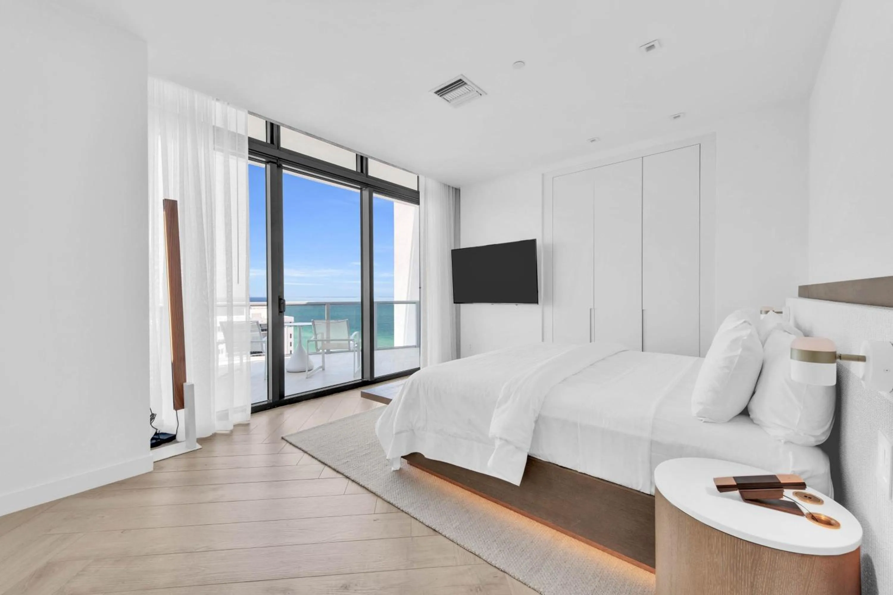Bedroom, Bed in W South Beach