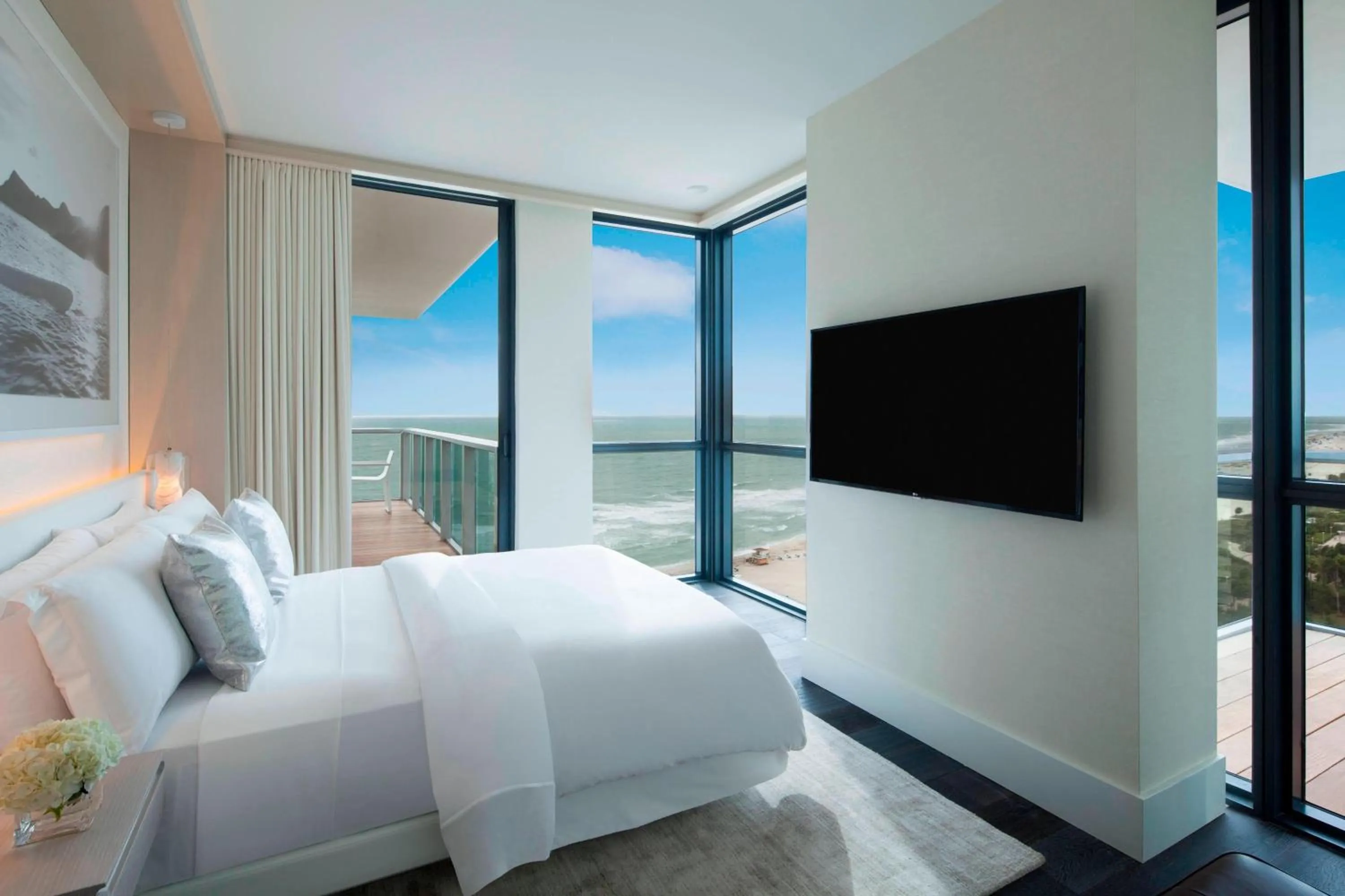 Bedroom, Bed in W South Beach