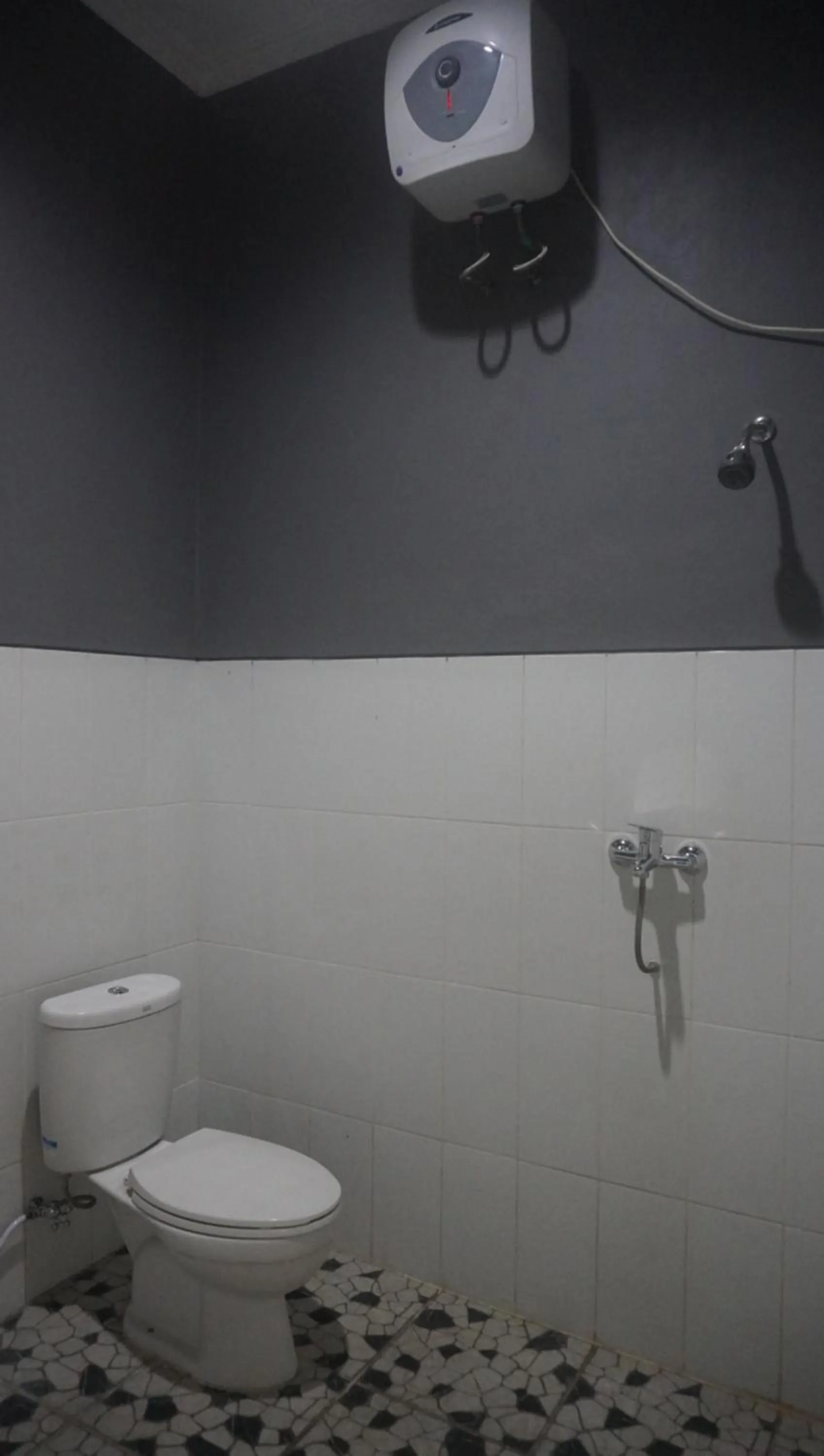 Bathroom in JOGLO Greenhouse