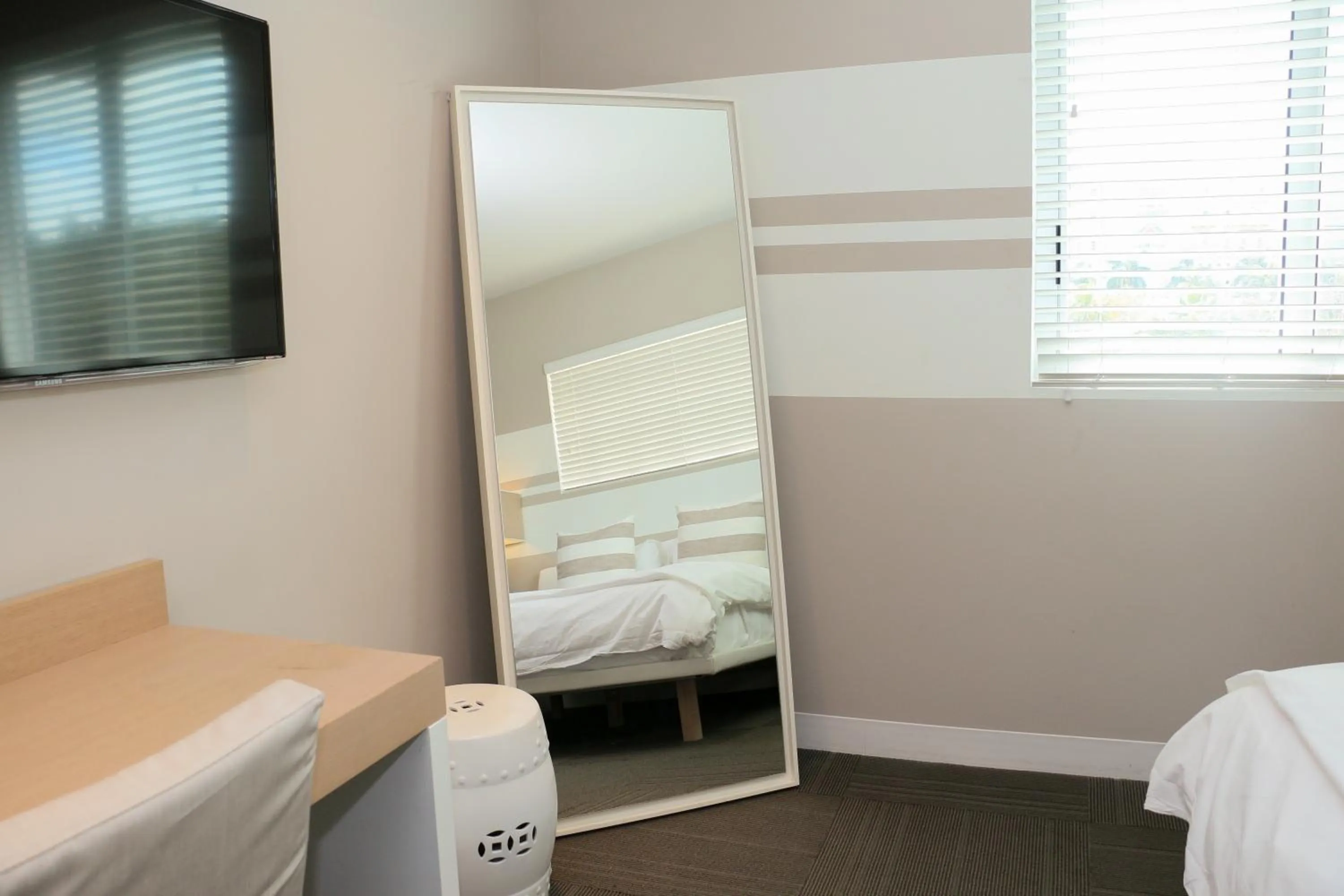 Bedroom, Bed in The Local House