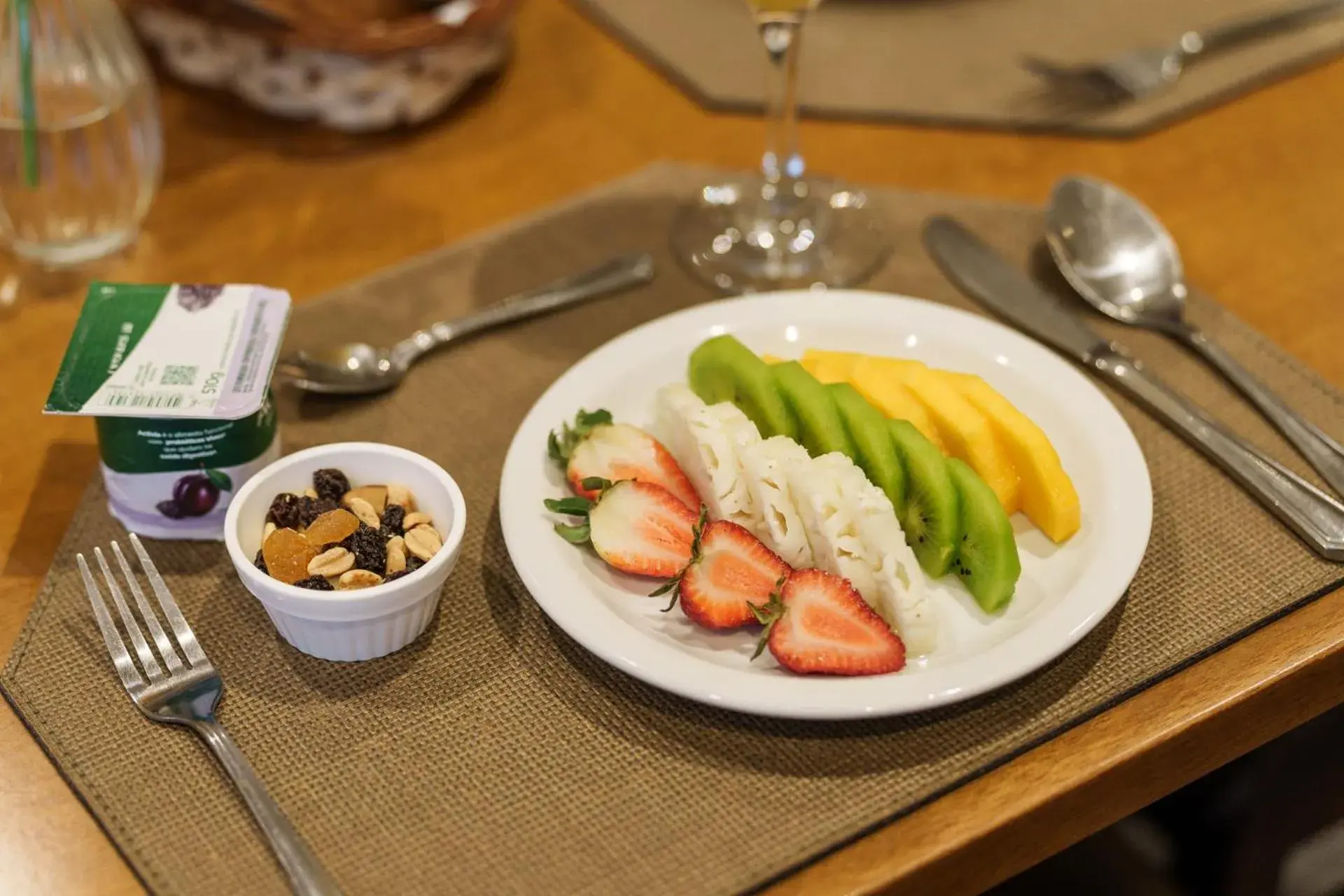 Food in Cullinan Hplus Premium Food in Cullinan Hplus Premium