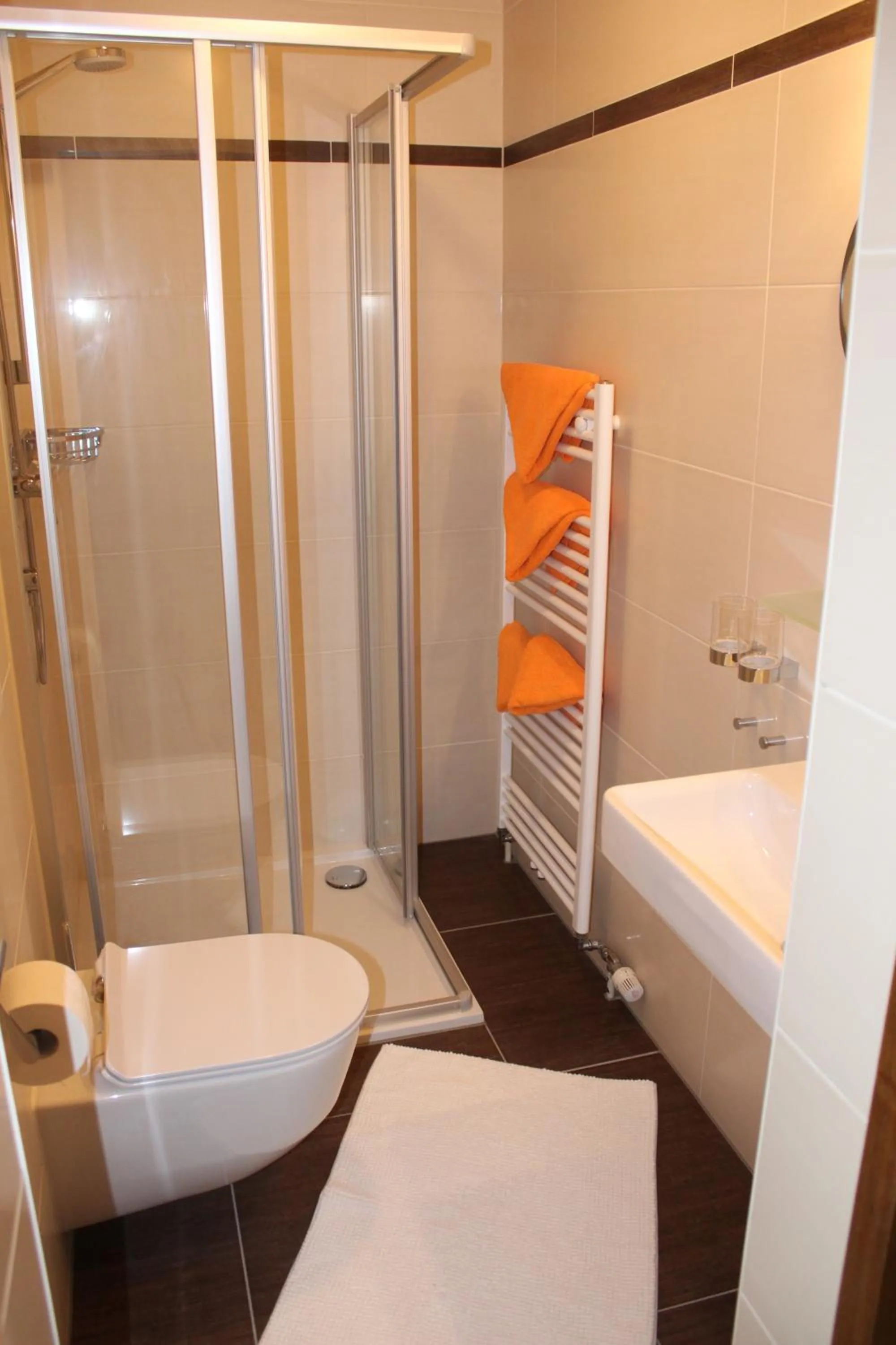 Shower in Landgasthof Dorfstadl