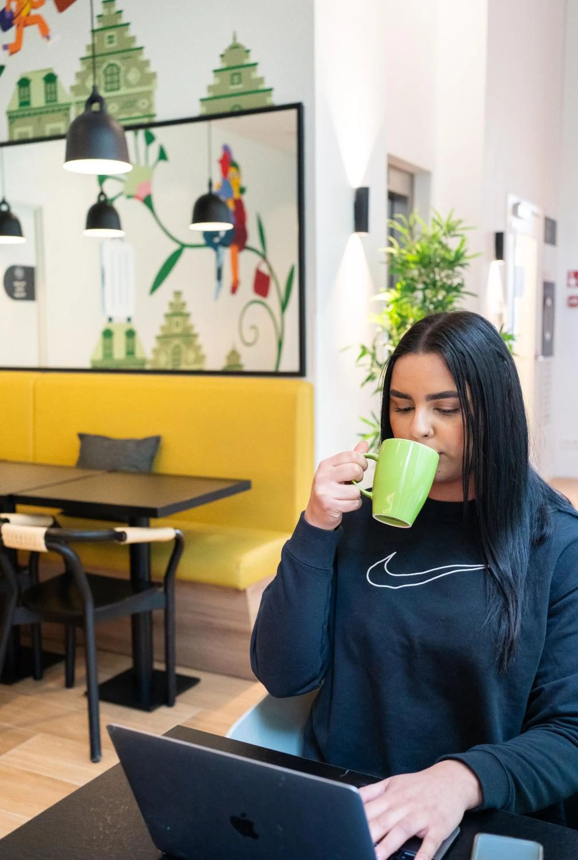 Restaurant/places to eat in B&B HOTEL Brussels Centre Gare du Midi