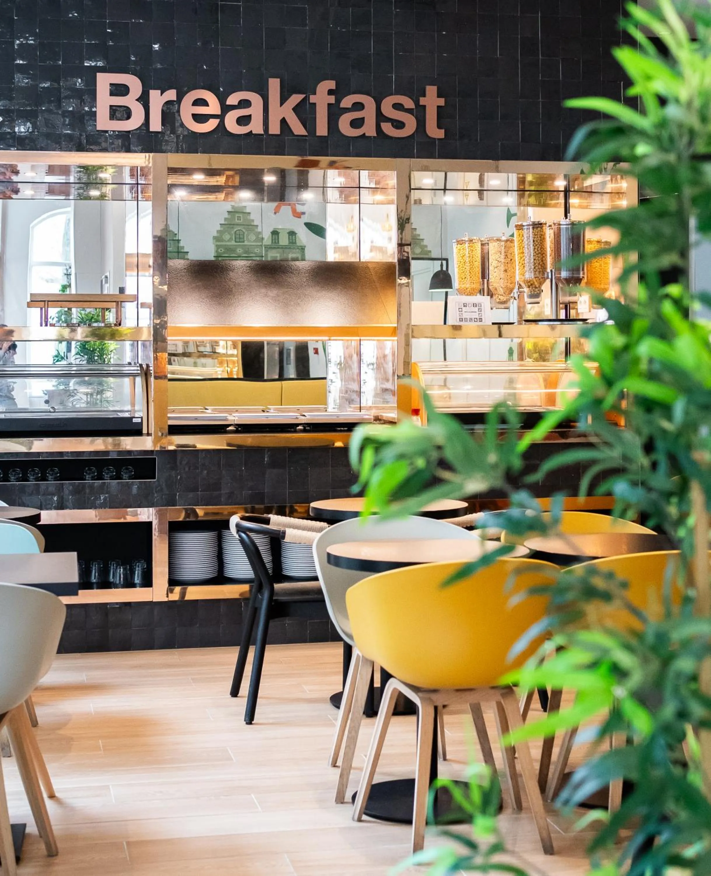 Restaurant/places to eat in B&B HOTEL Brussels Centre Gare du Midi