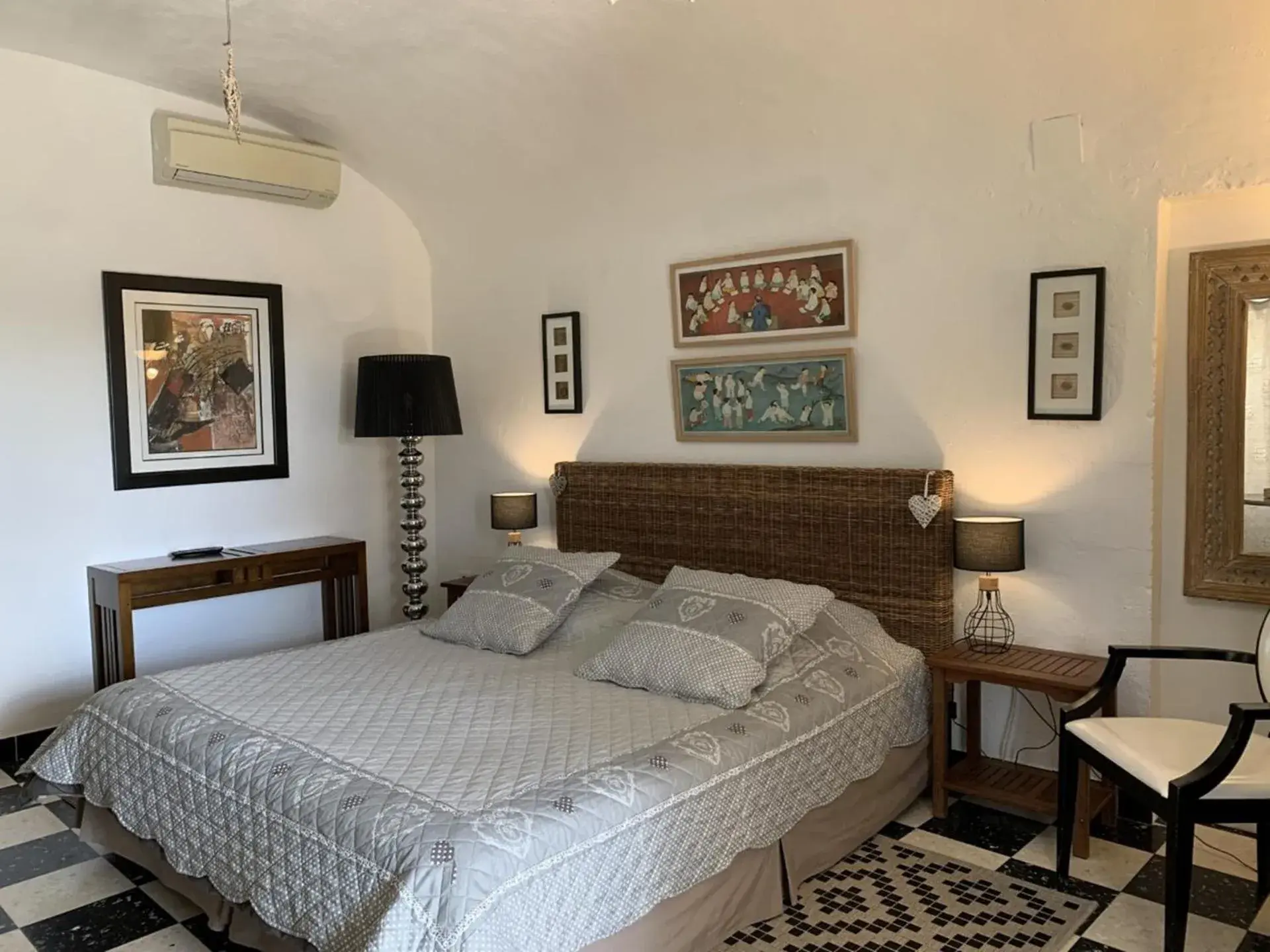 Large Double or Twin Room in Mas Escombelle Large Double or Twin Room in Mas Escombelle