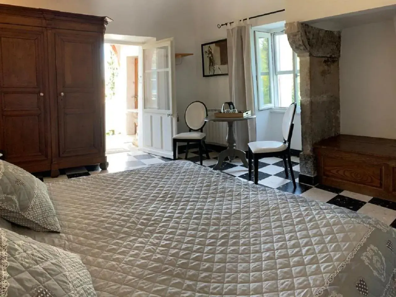 Large Double or Twin Room in Mas Escombelle Large Double or Twin Room in Mas Escombelle