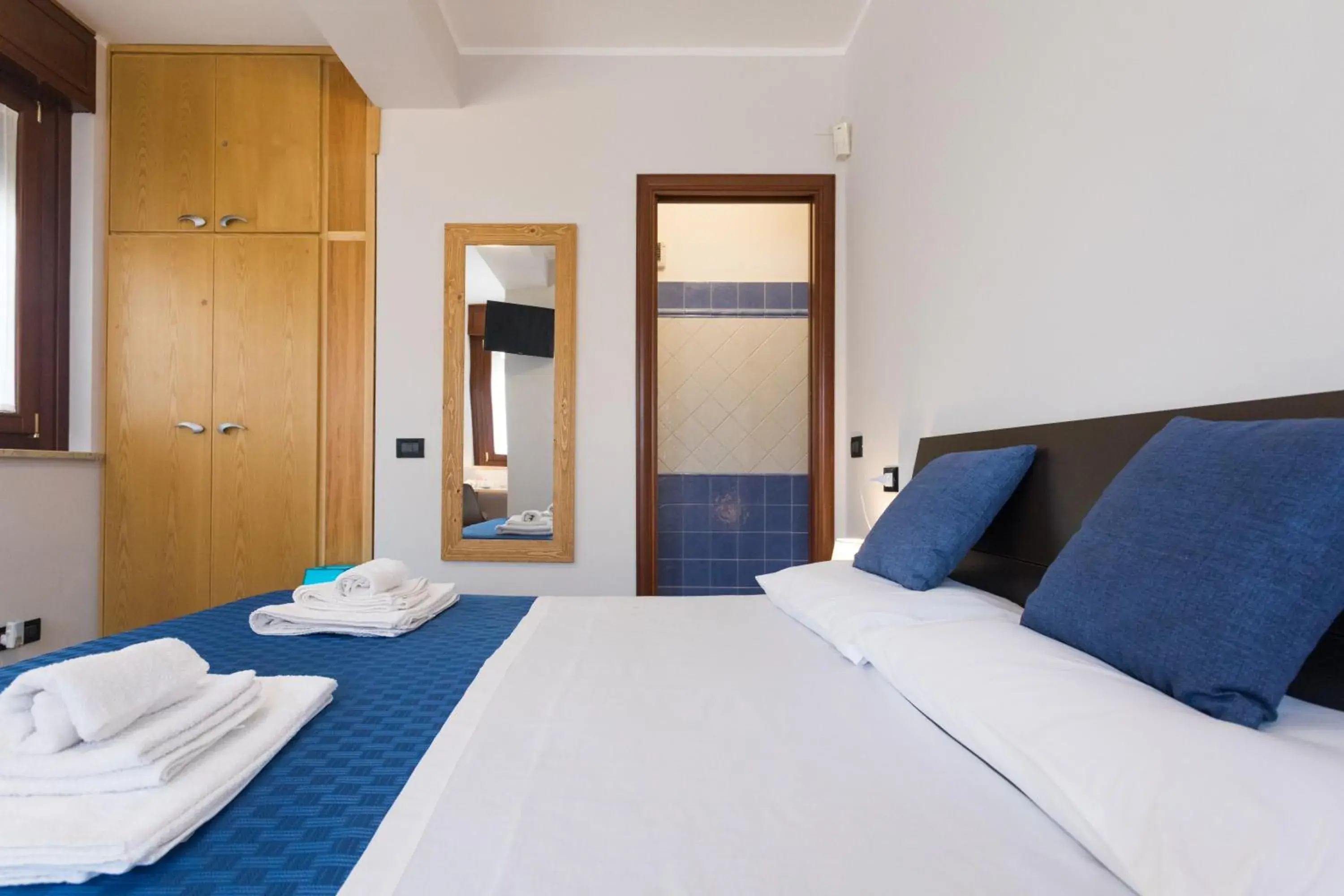 Double Room with Terrace in B&B TIFFANY SFERRACAVALLO Double Room with Terrace in B&B TIFFANY SFERRACAVALLO