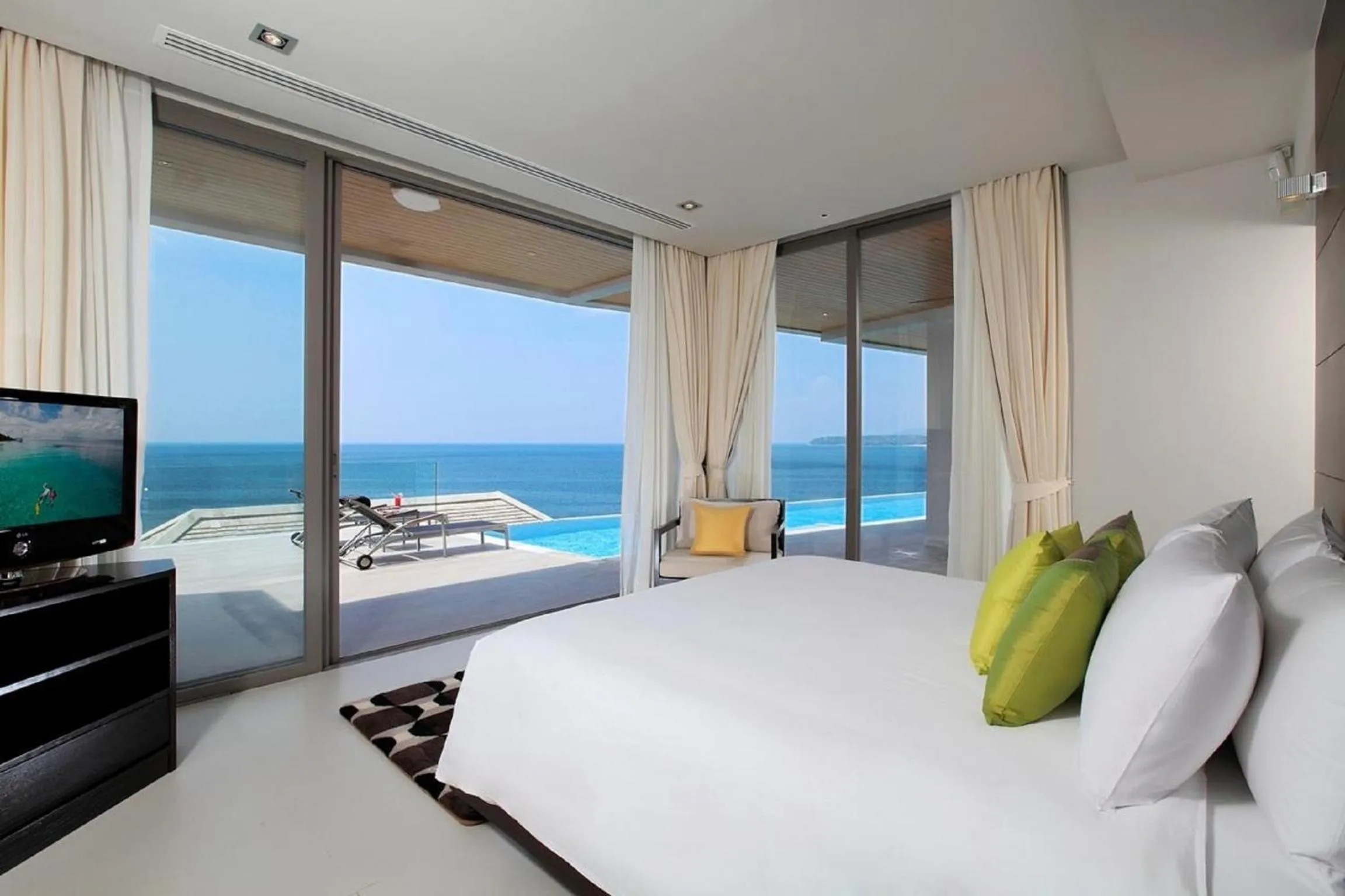 Bed in Cape Sienna Phuket Gourmet Hotel & Villas - SHA Extra Plus