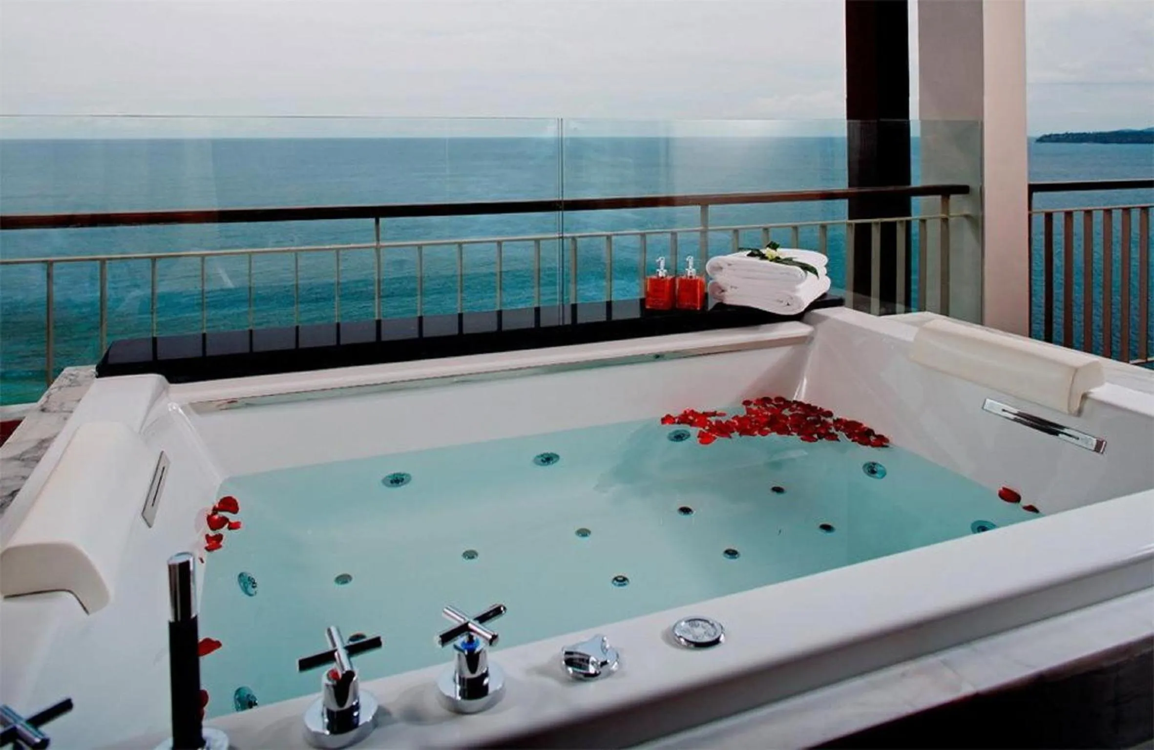 Bathroom in Cape Sienna Phuket Gourmet Hotel & Villas - SHA Extra Plus