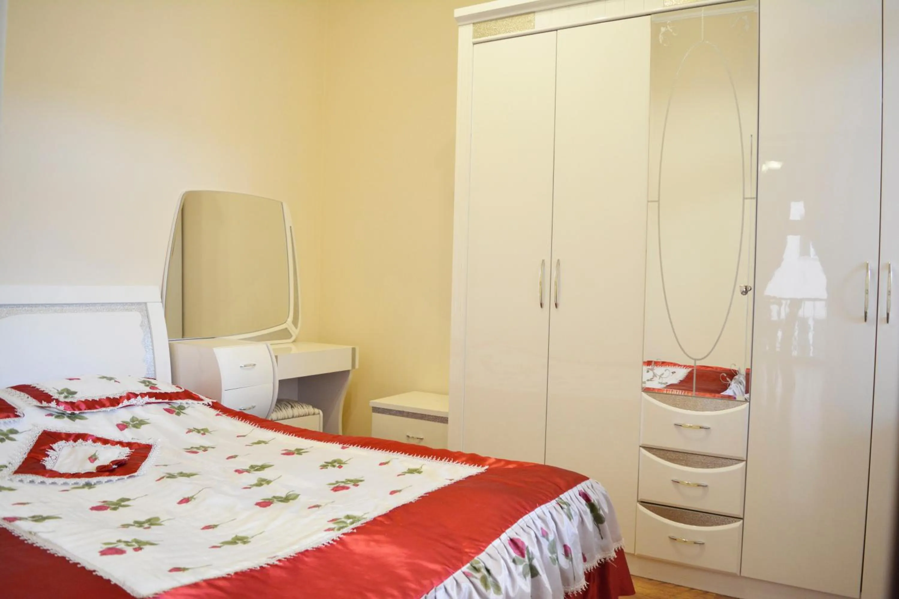 Bedroom, Bed in Family Hotel