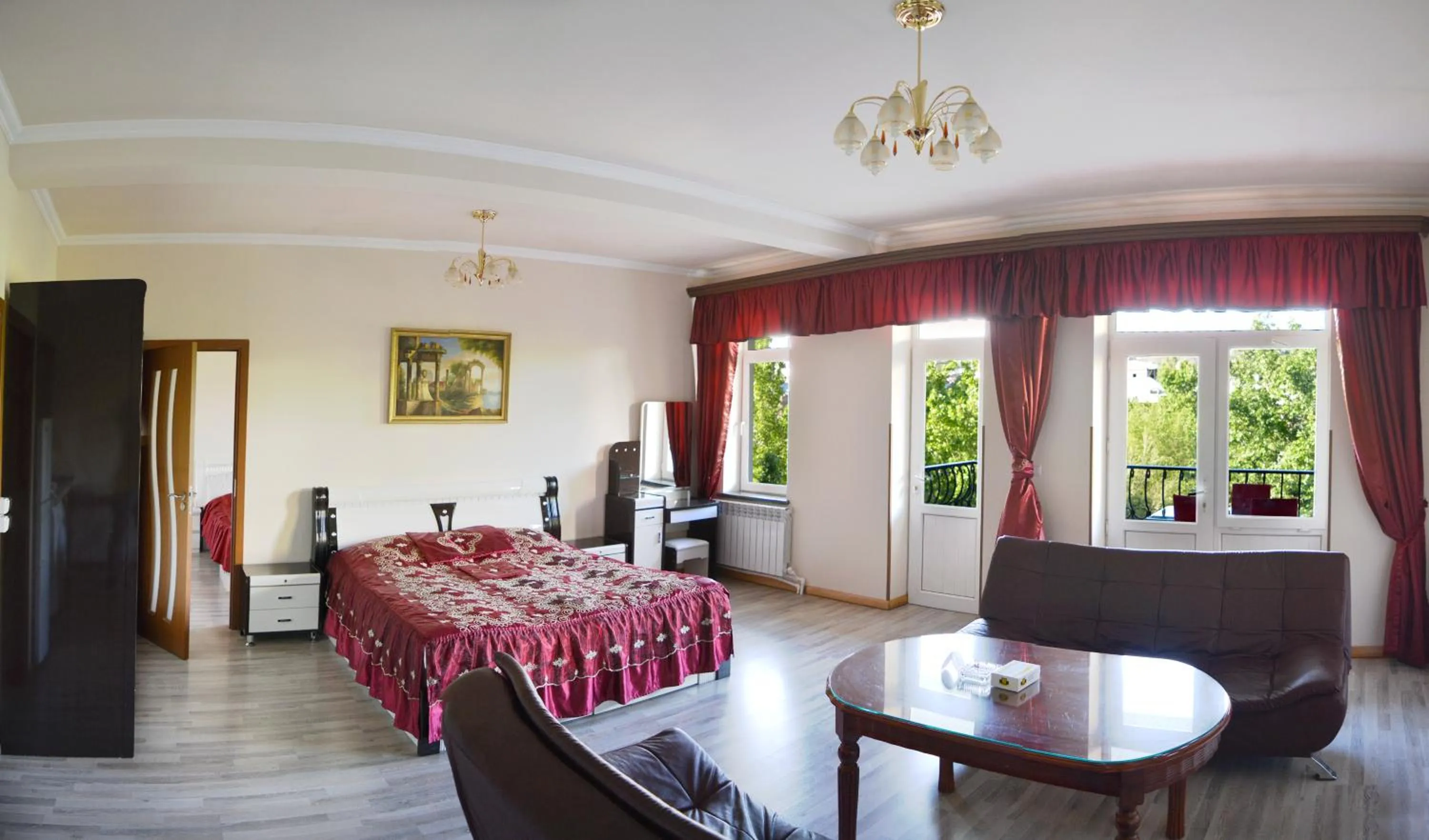 Photo of the whole room, Bed in Family Hotel