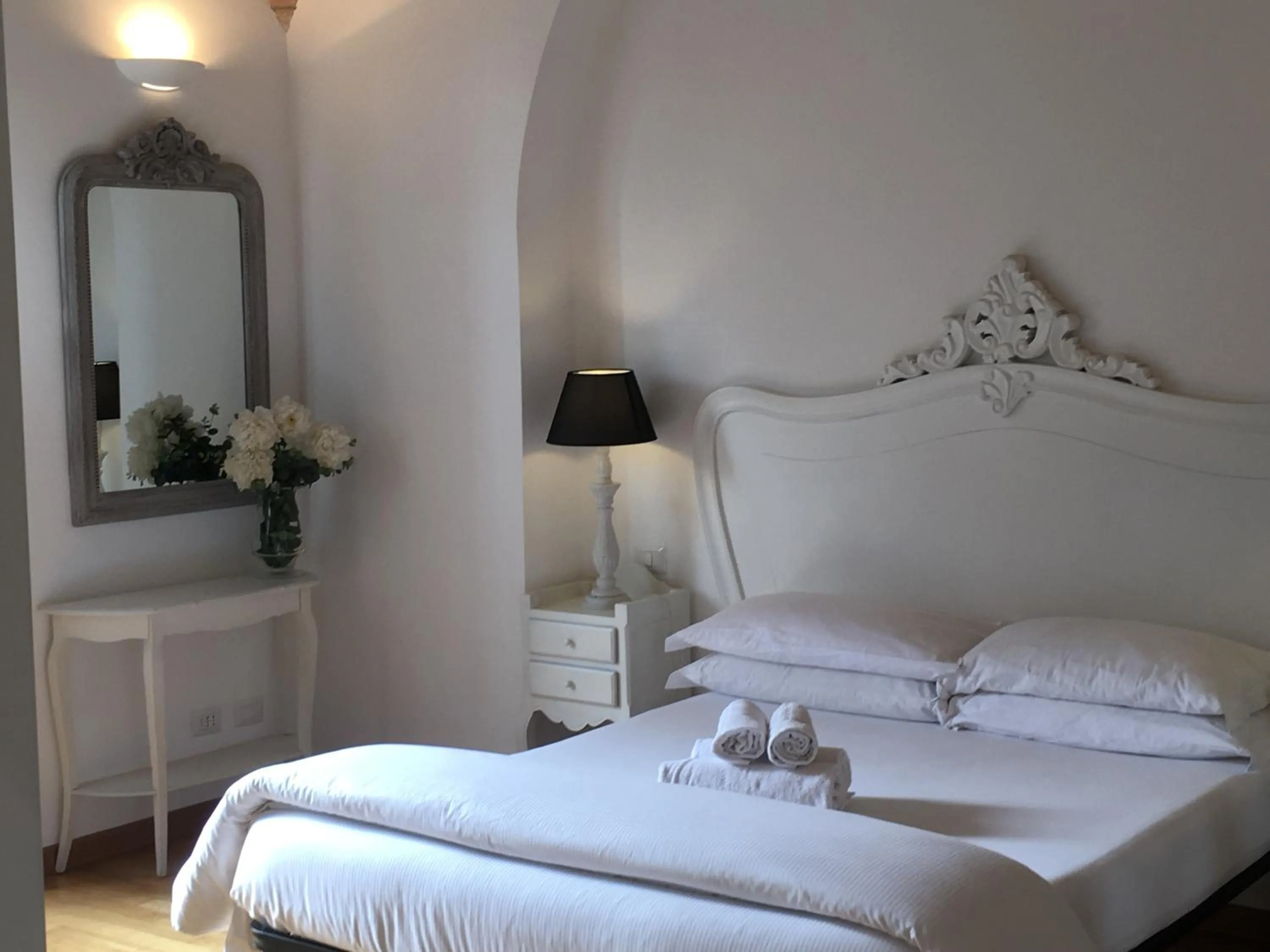 Bed in La finestra sul Colosseo B&B 1