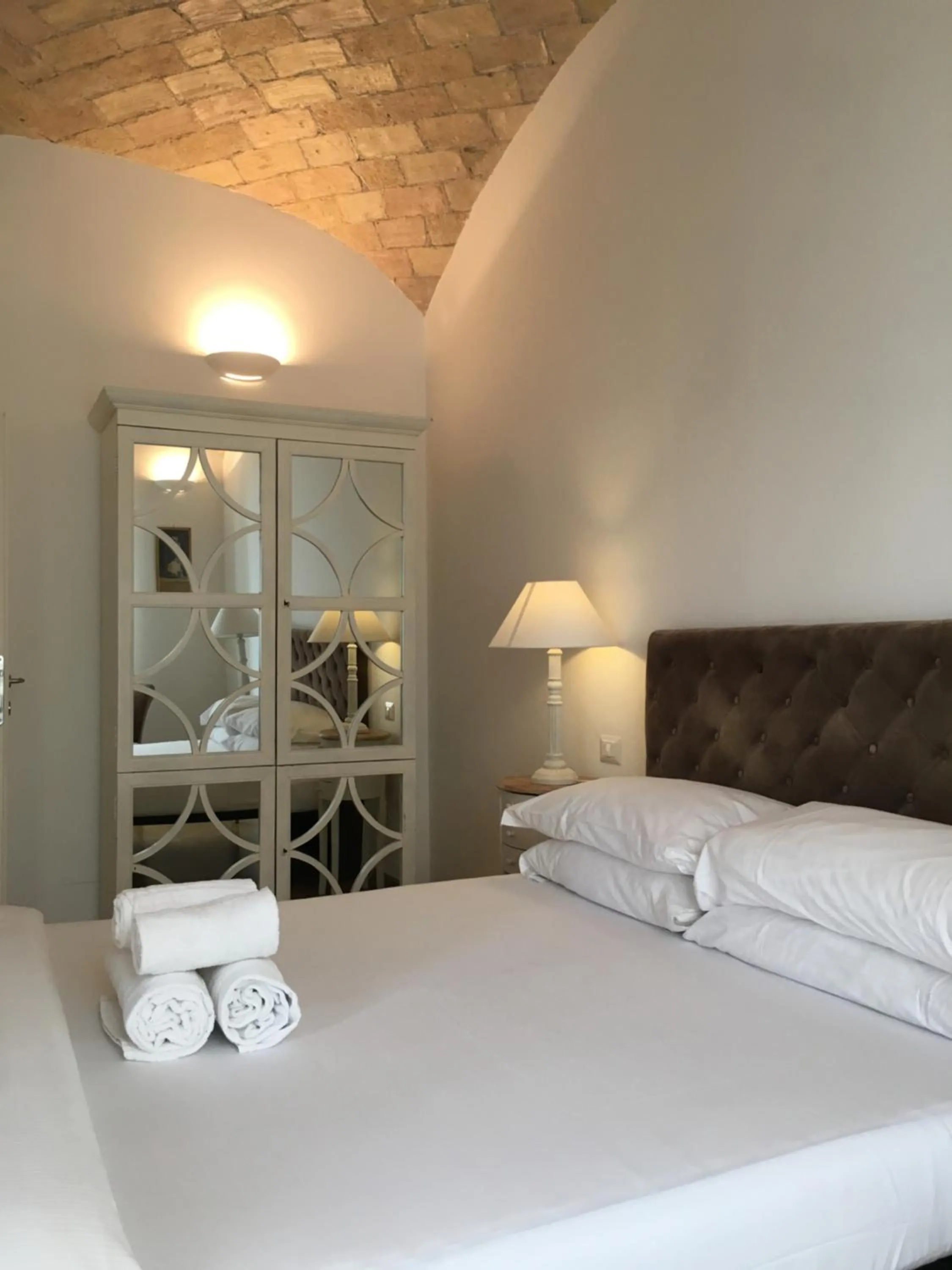 Bed in La finestra sul Colosseo B&B 1