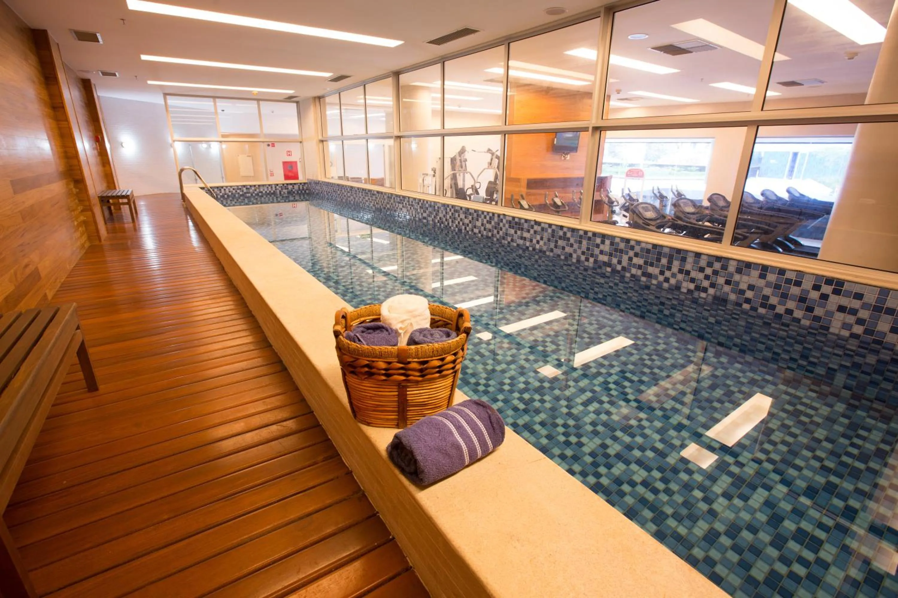 Swimming pool in Fusion Hplus Express +