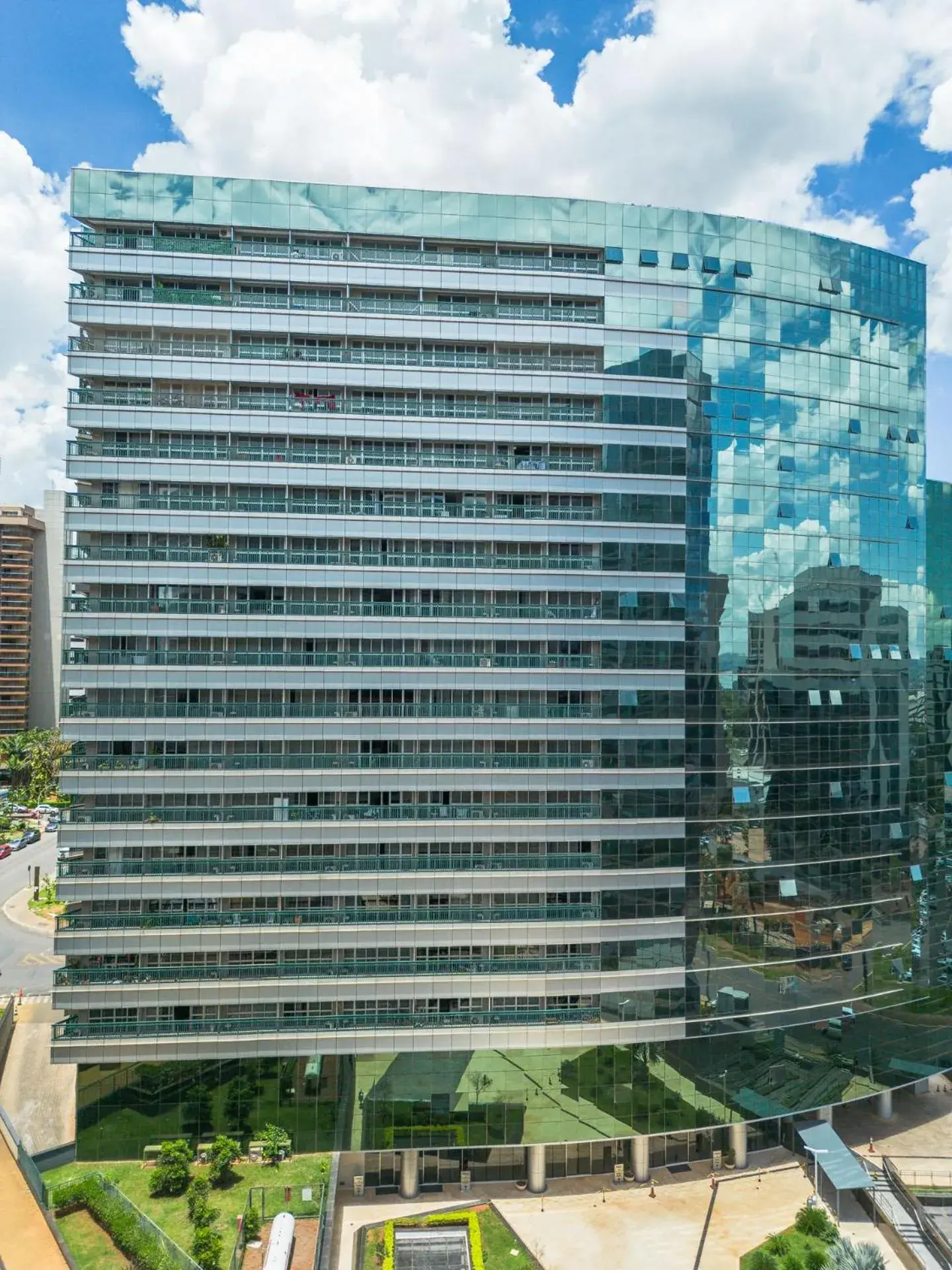 Facade/entrance in Fusion Hplus Express + Facade/entrance in Fusion Hplus Express +