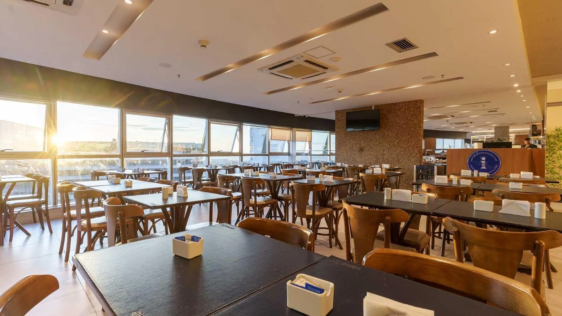 Restaurant/places to eat in Fusion Hplus Express +