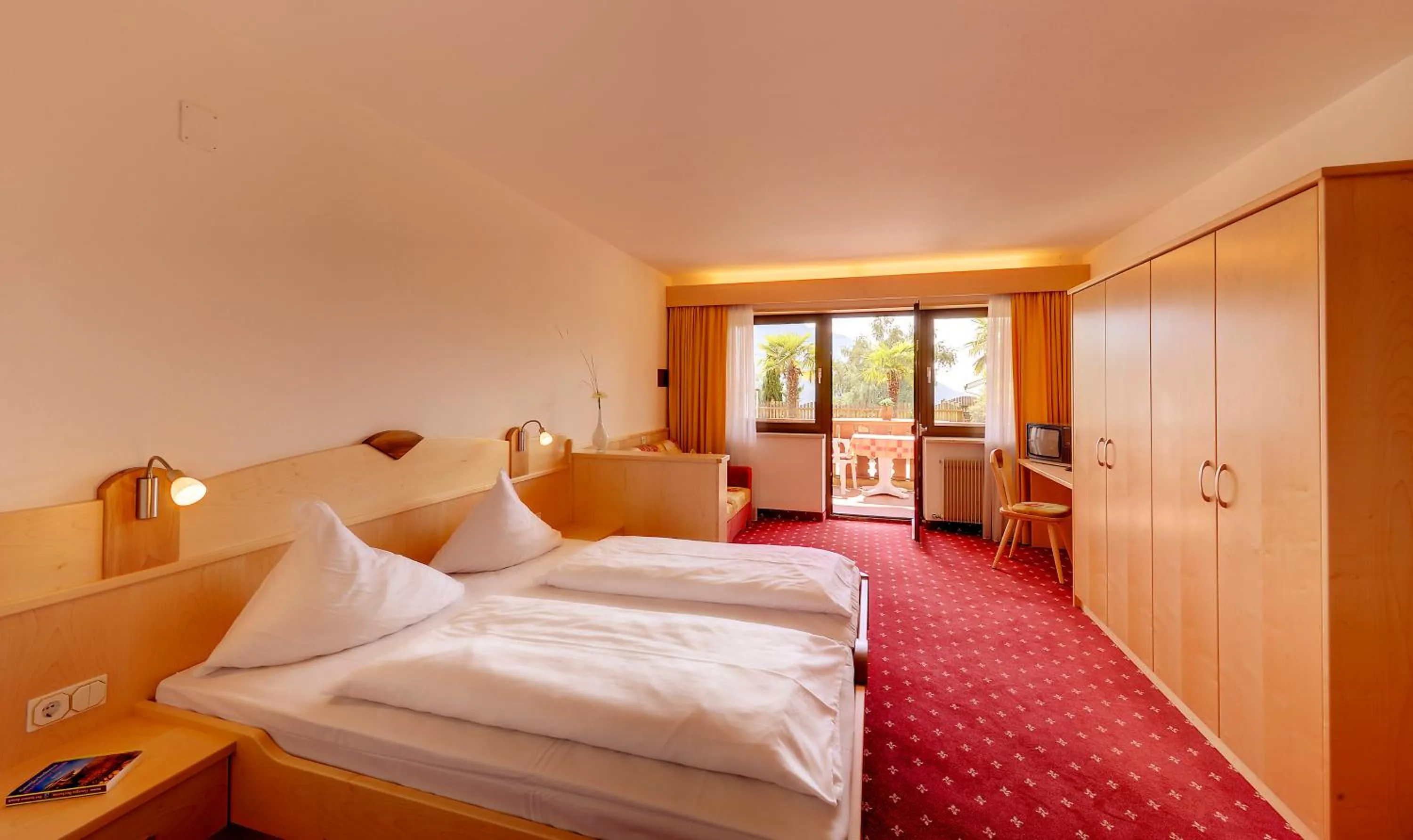 Seating area, Bed in Hotel Appartement Inge