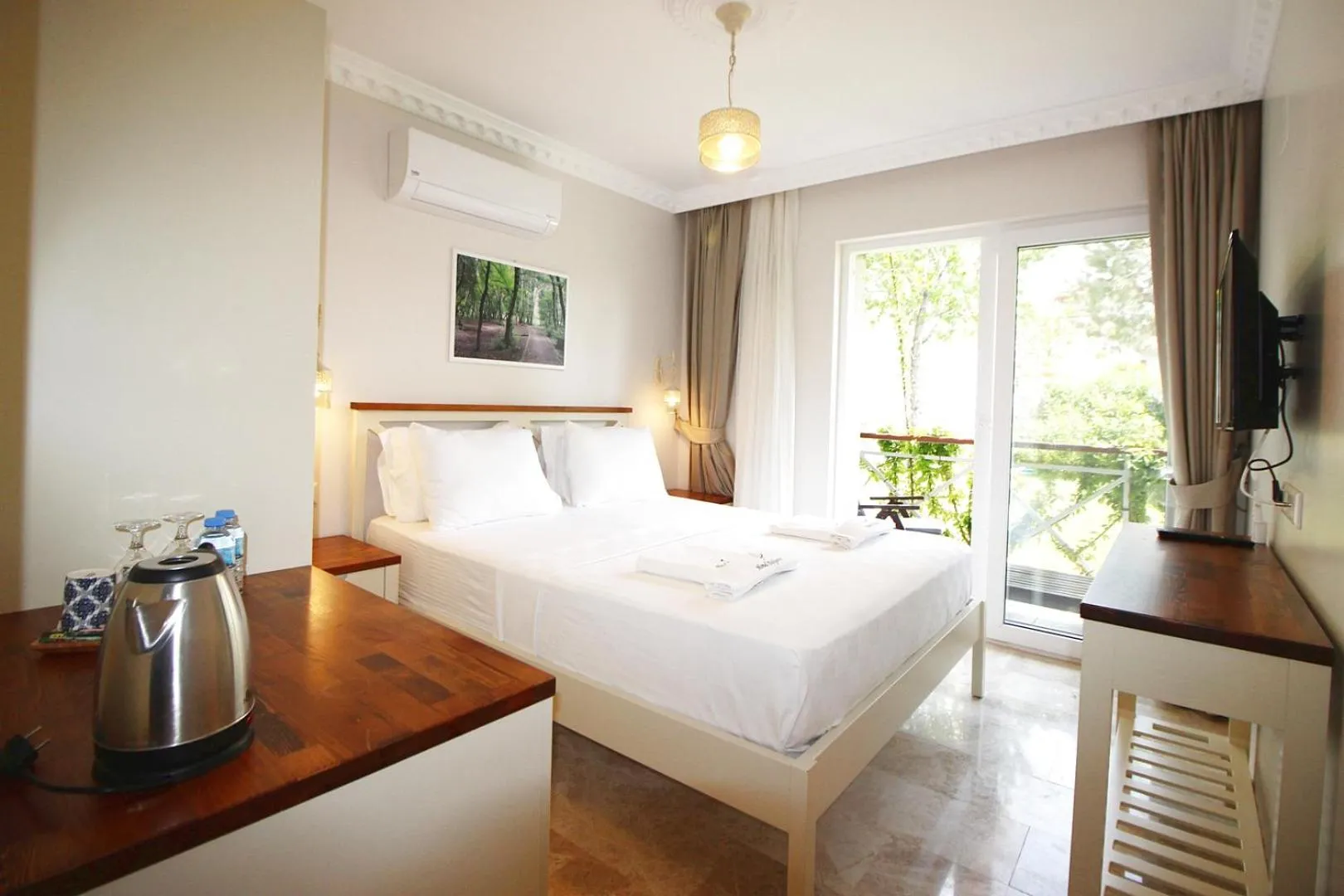 Photo of the whole room, Bed in HOTEL DALYANCE