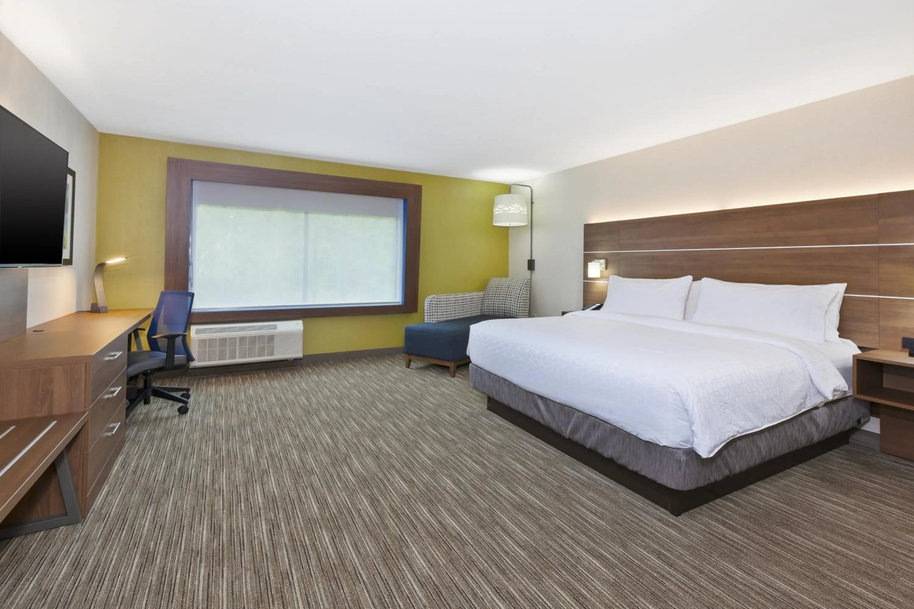 Photo of the whole room, Bed in Holiday Inn Express & Suites - Painesville - Concord by IHG