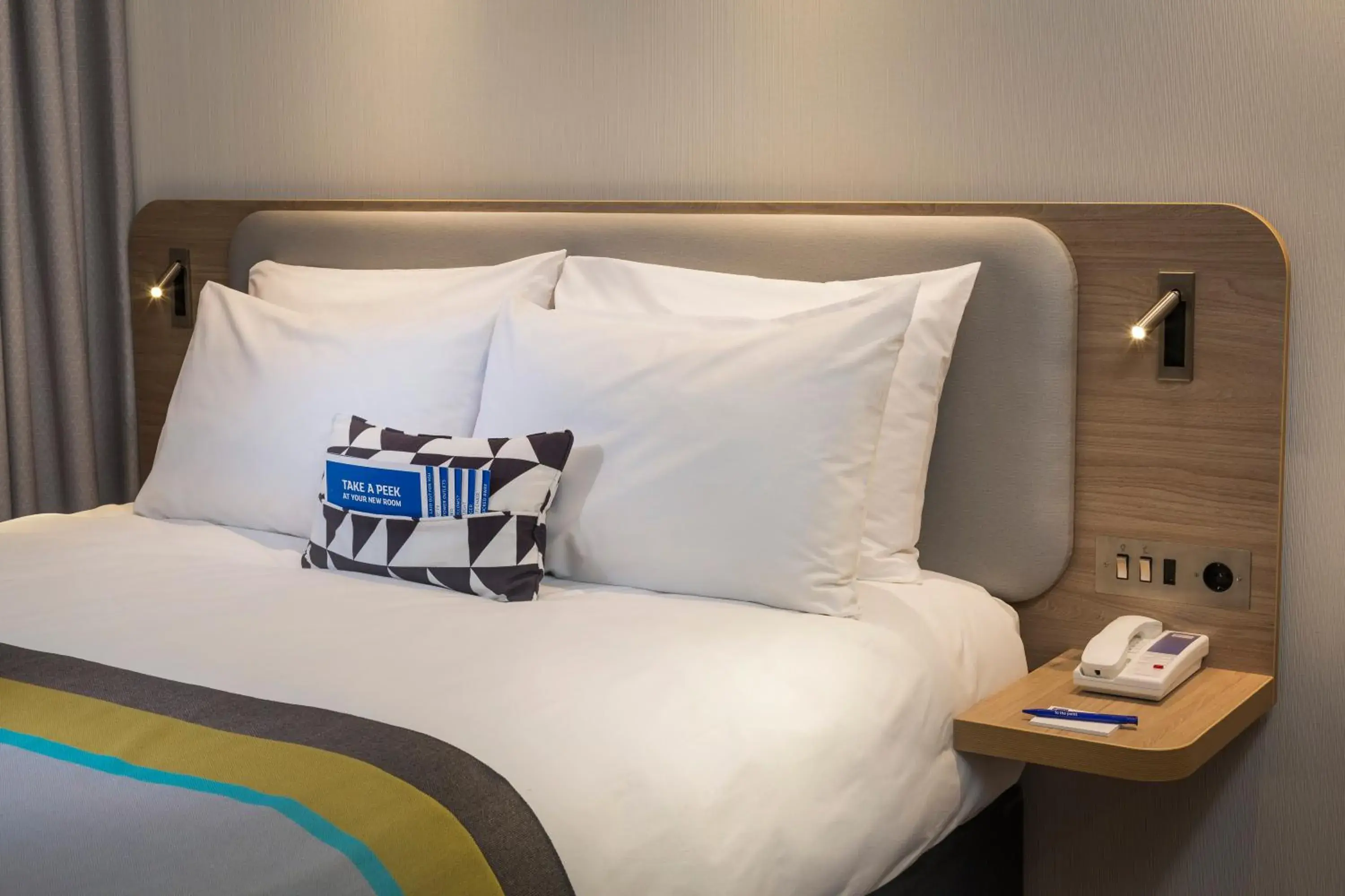 Photo of the whole room, Bed in Holiday Inn Express - Merzig by IHG Photo of the whole room, Bed in Holiday Inn Express - Merzig by IHG