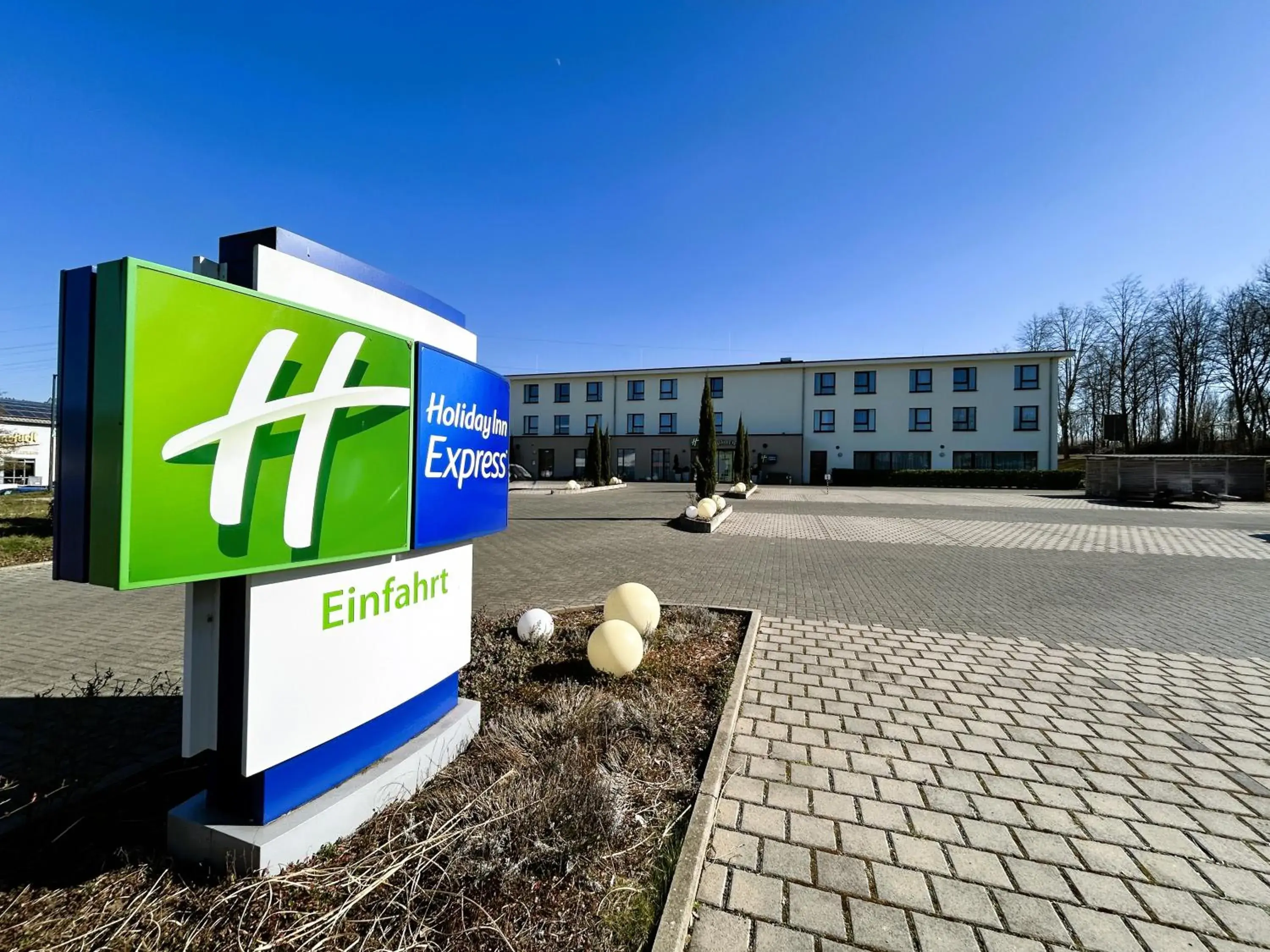Property building in Holiday Inn Express - Merzig by IHG Property building in Holiday Inn Express - Merzig by IHG