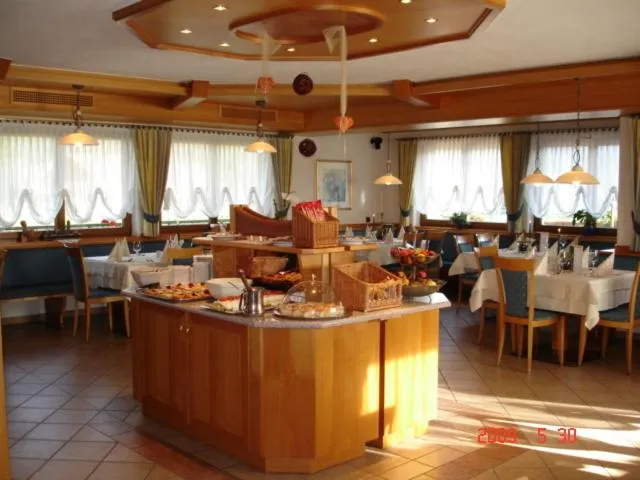 Restaurant/places to eat in Hotel Ploseblick