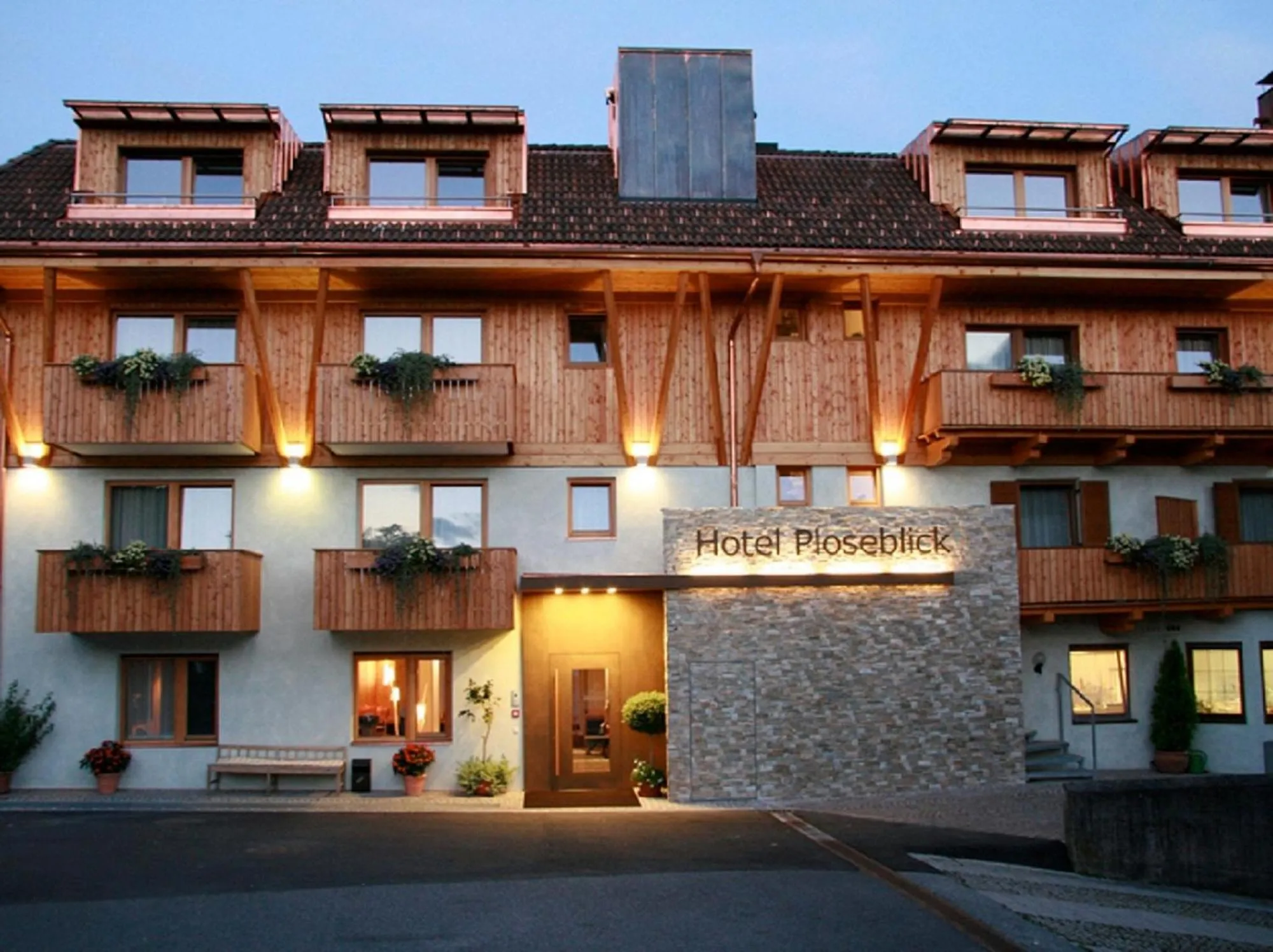 Property building in Hotel Ploseblick