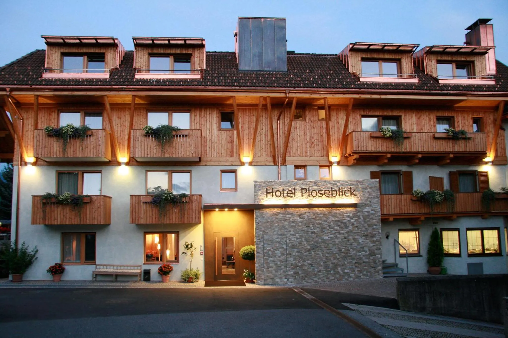 Facade/entrance in Hotel Ploseblick