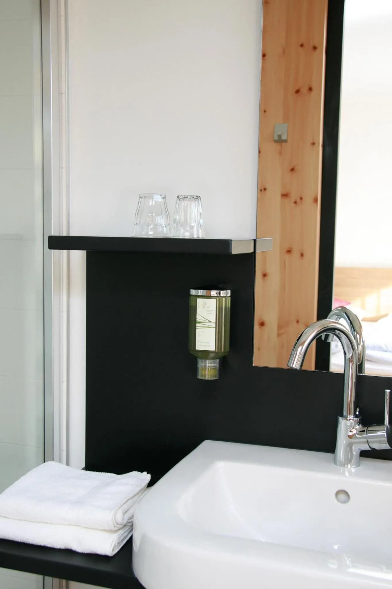 Bathroom, Bed in Hotel Ploseblick