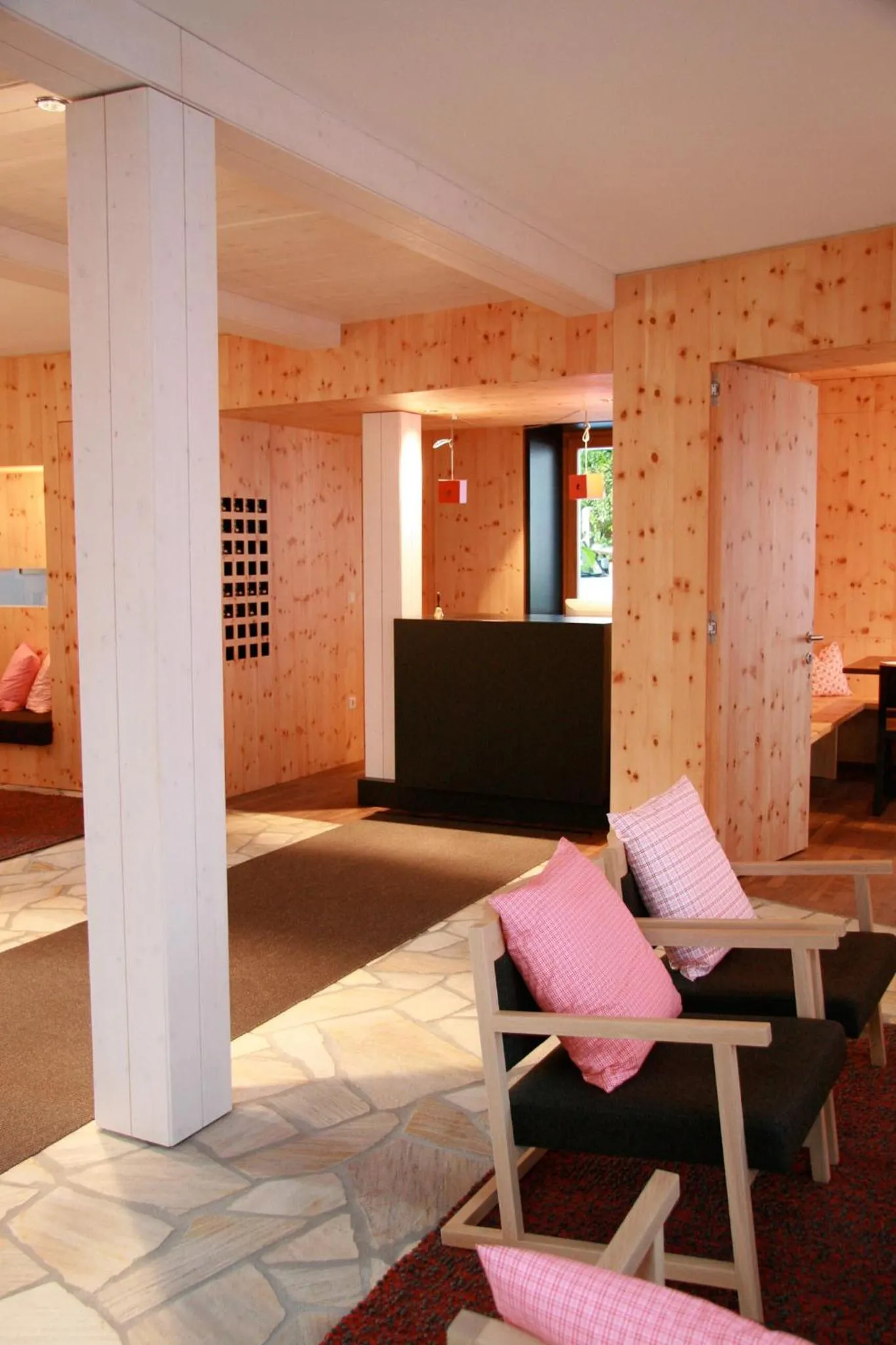 Communal lounge/ TV room, Bed in Hotel Ploseblick