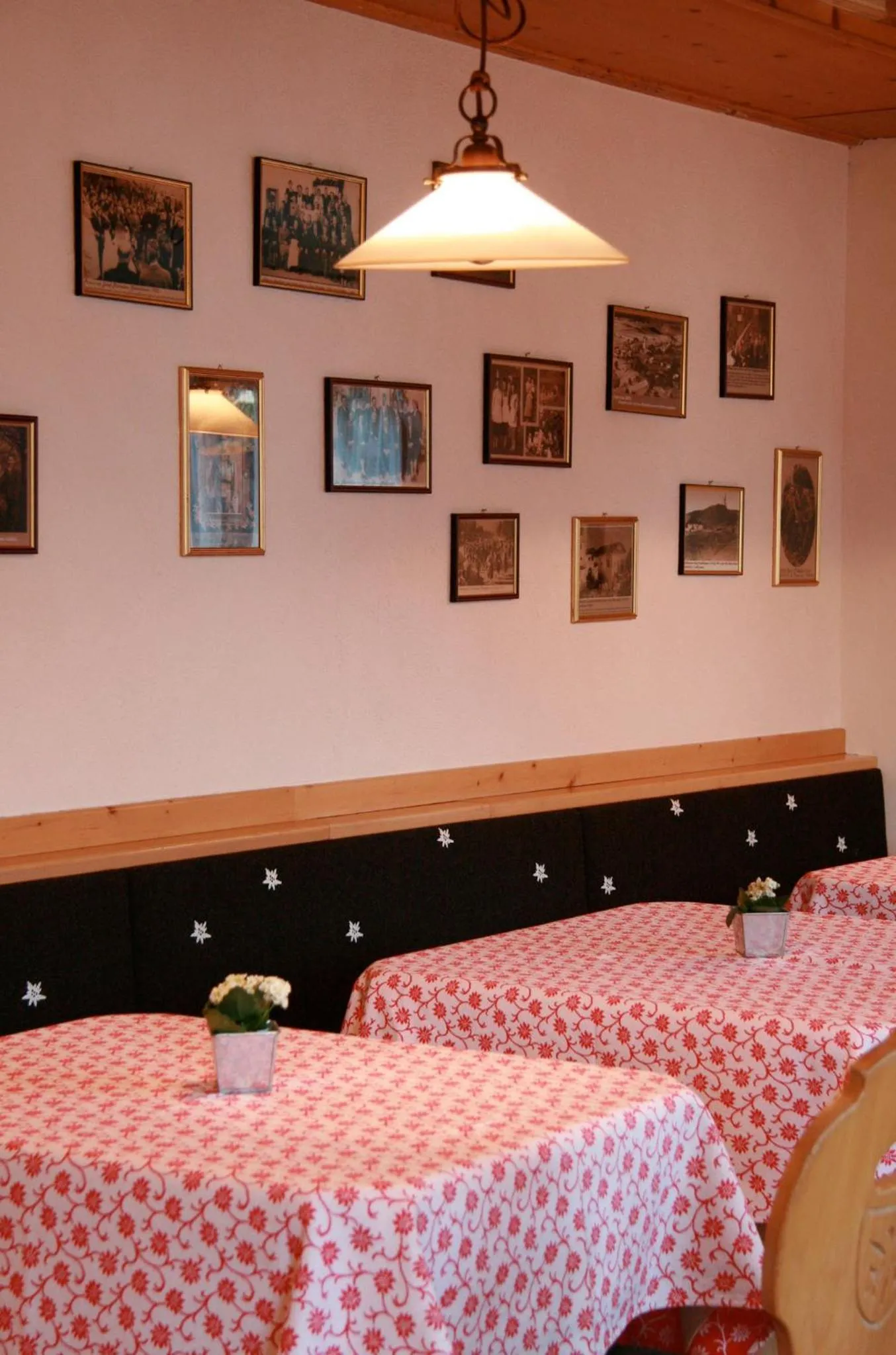 Restaurant/places to eat, Bed in Hotel Ploseblick