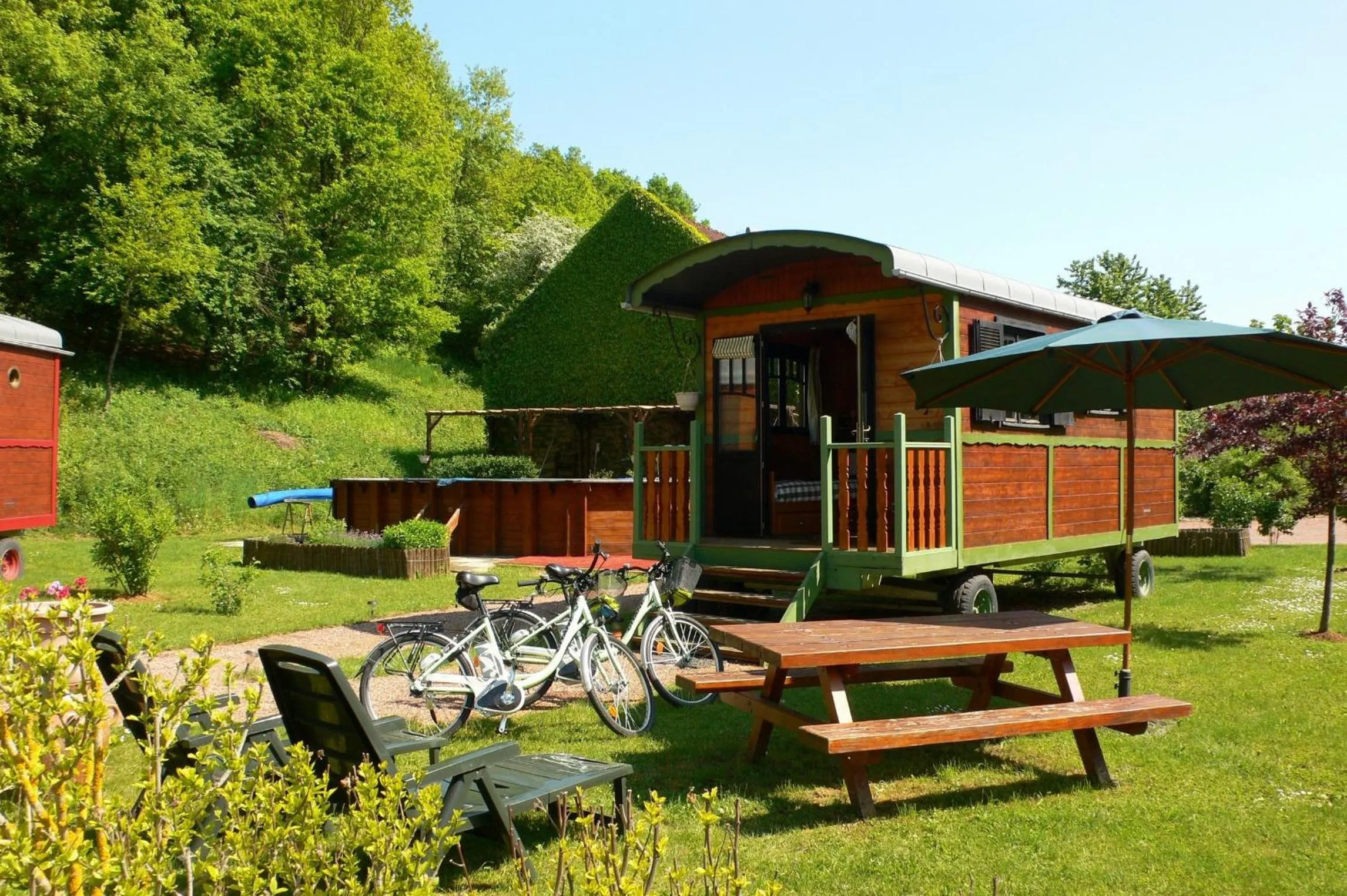 Property building in Les Roulottes de Maufront