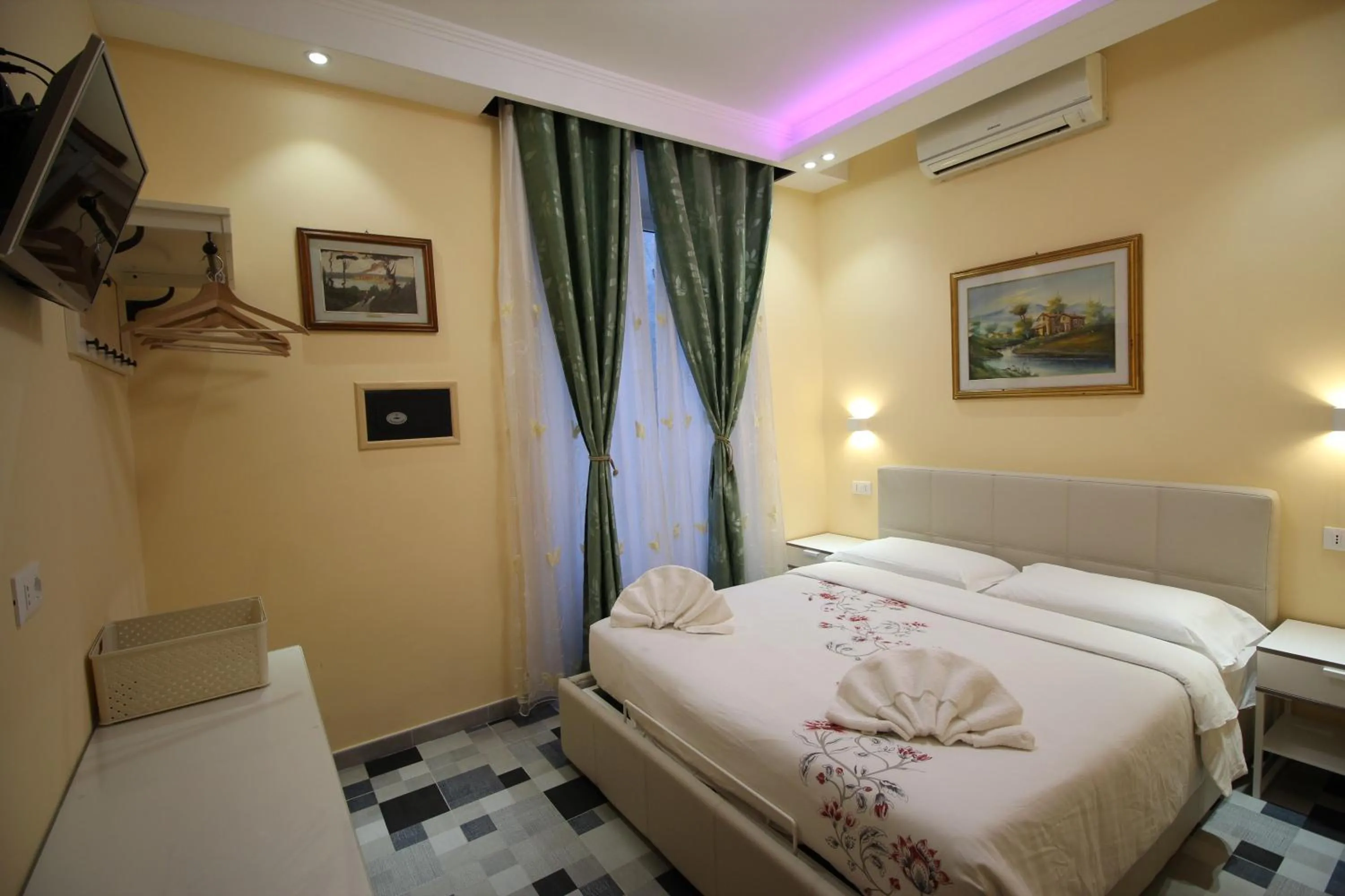 Bed in Quest House Lihong