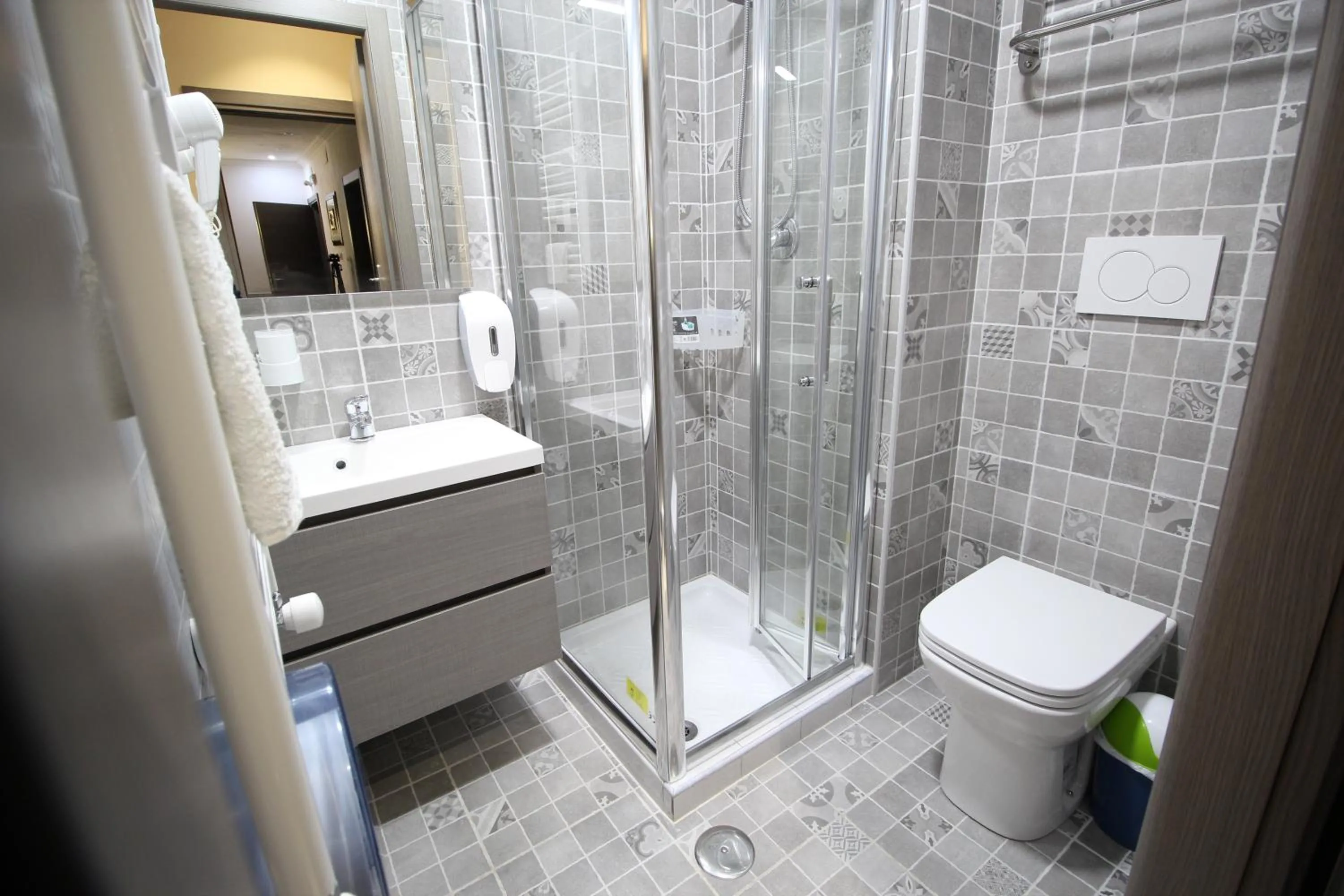 Shower in Quest House Lihong