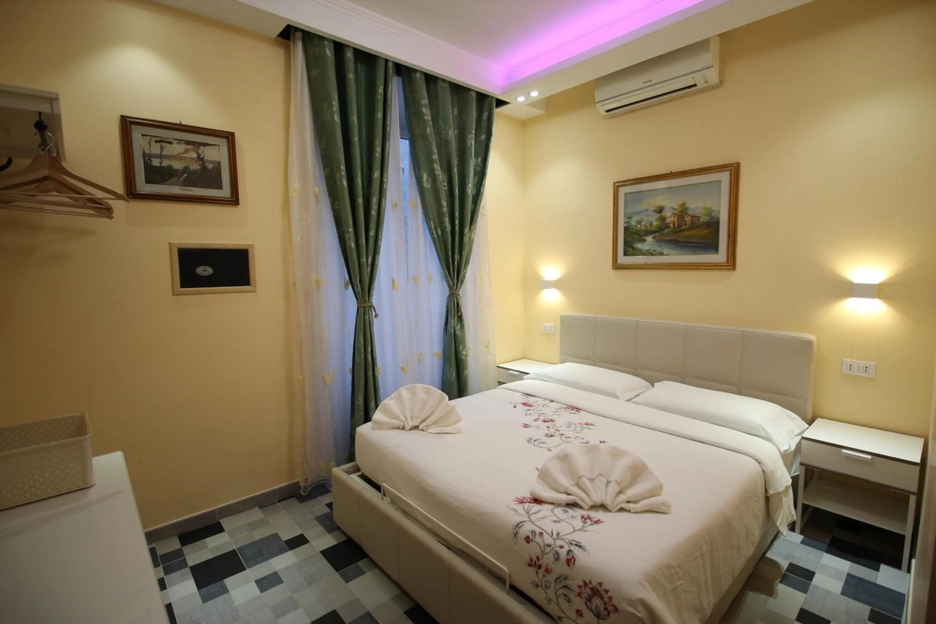 Bed in Quest House Lihong