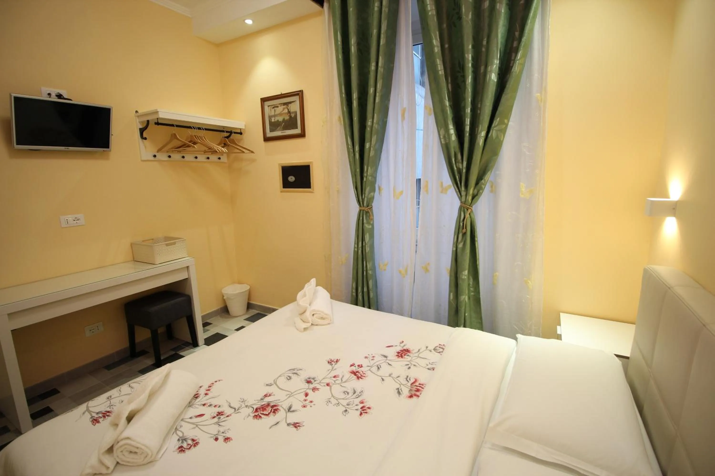 Bed in Quest House Lihong