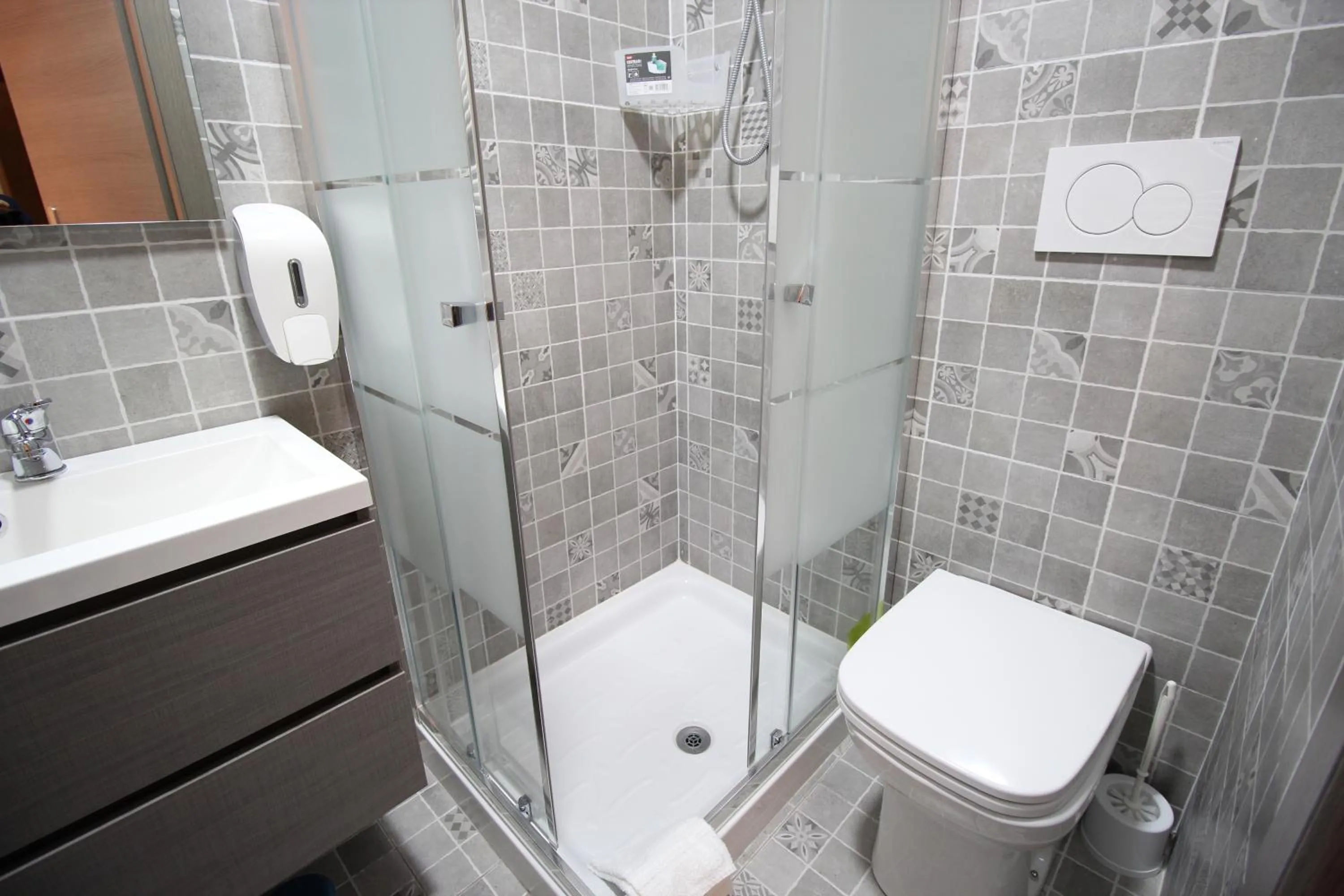 Shower in Quest House Lihong