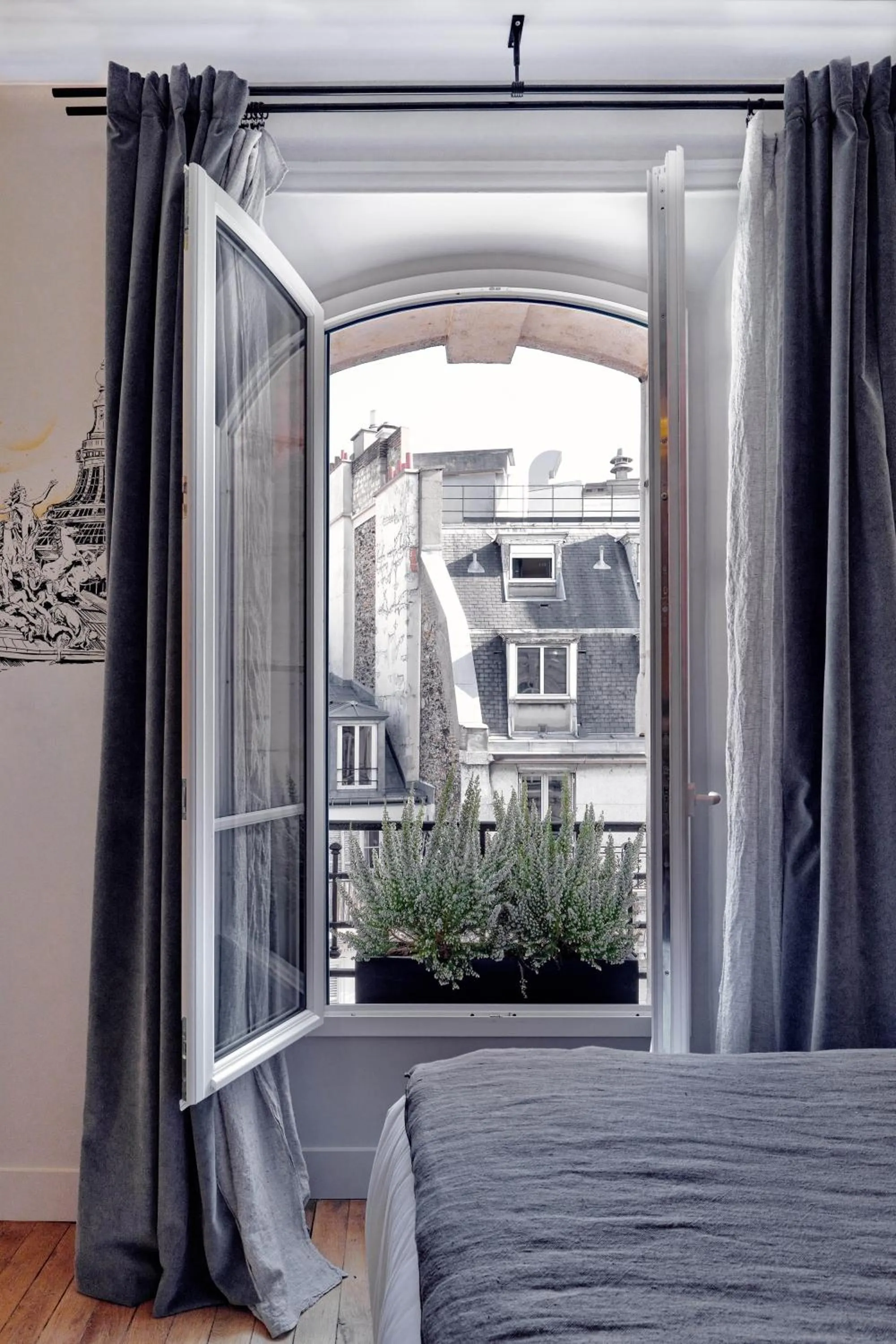 Bed in Tinah Paris, Réaumur - Montorgeuil