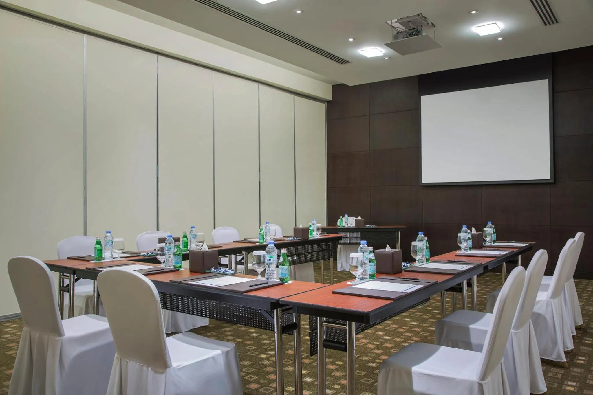 Meeting/conference room in Yas Plaza Marina by IHG