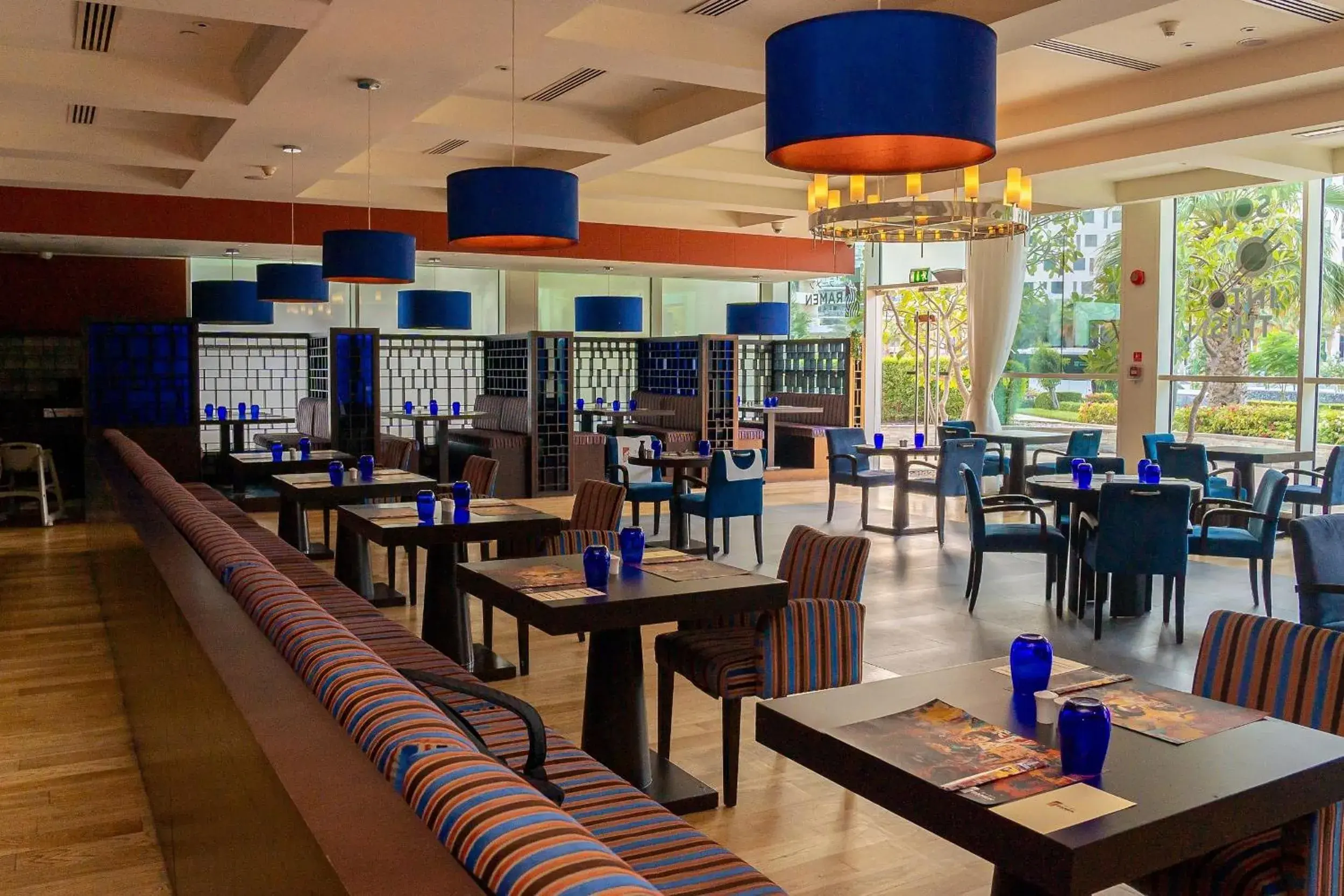 Restaurant/places to eat in Yas Plaza Marina by IHG Restaurant/places to eat in Yas Plaza Marina by IHG