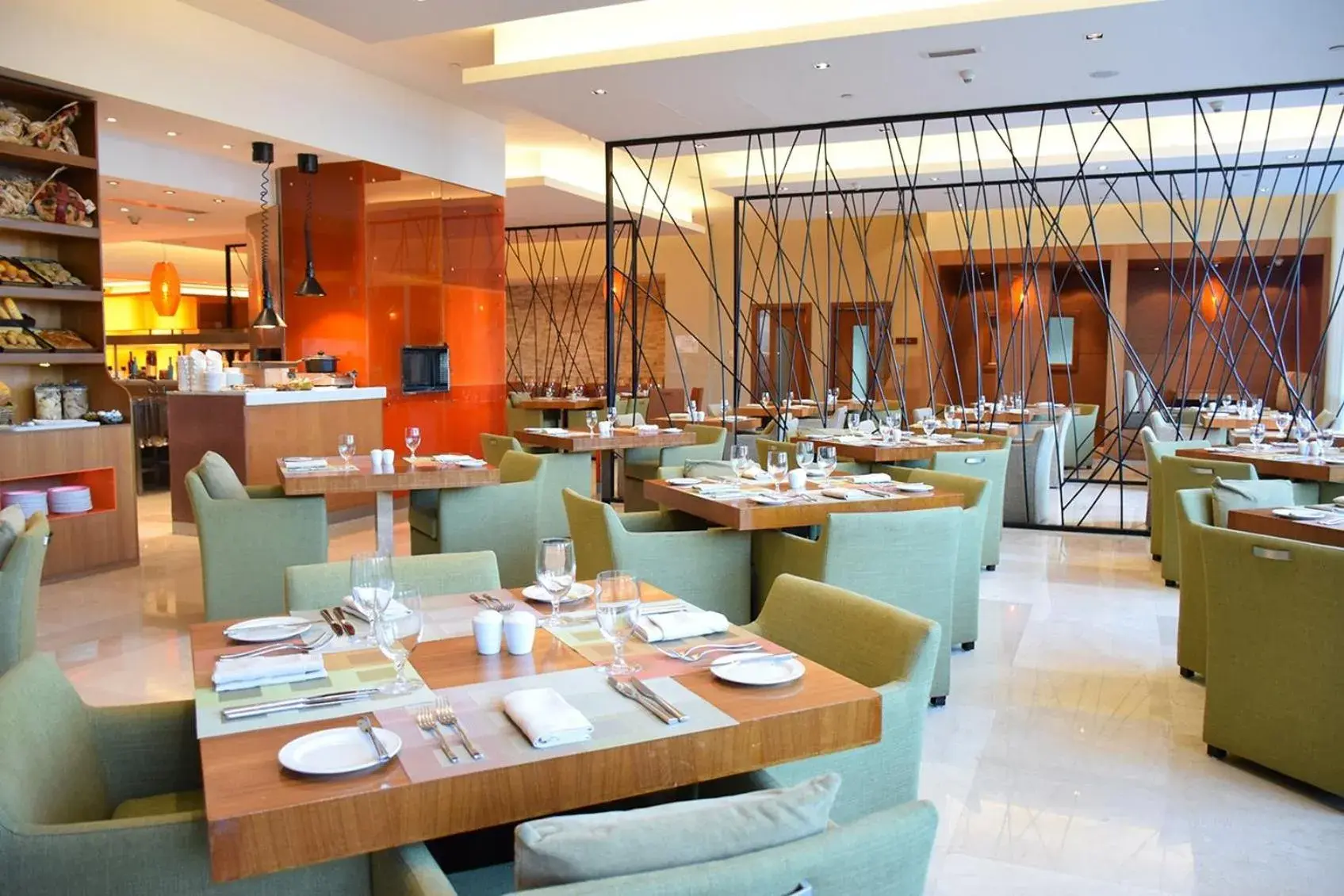 Restaurant/places to eat in Yas Plaza Marina by IHG Restaurant/places to eat in Yas Plaza Marina by IHG