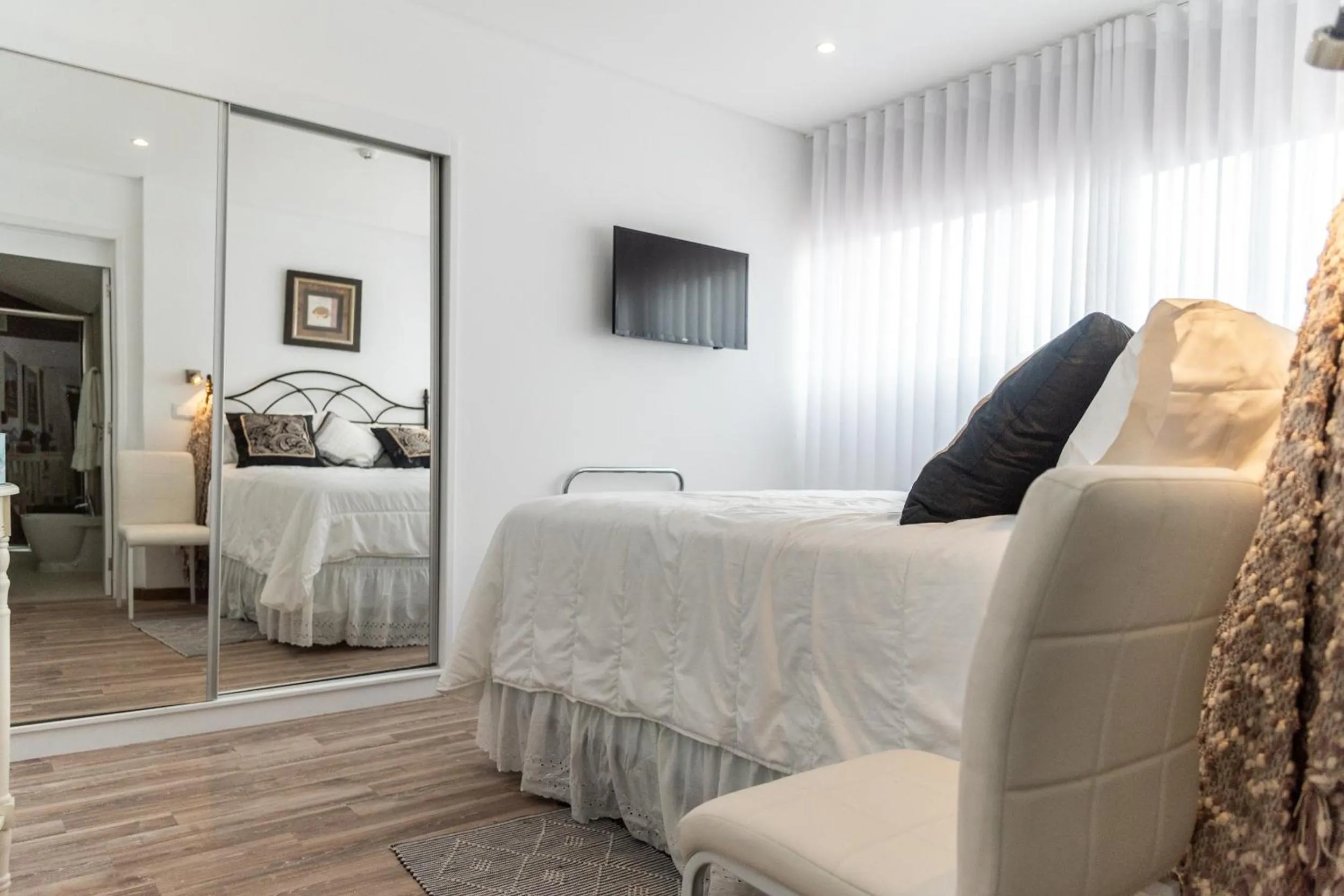 TV and multimedia, Bed in Garoupas Inn